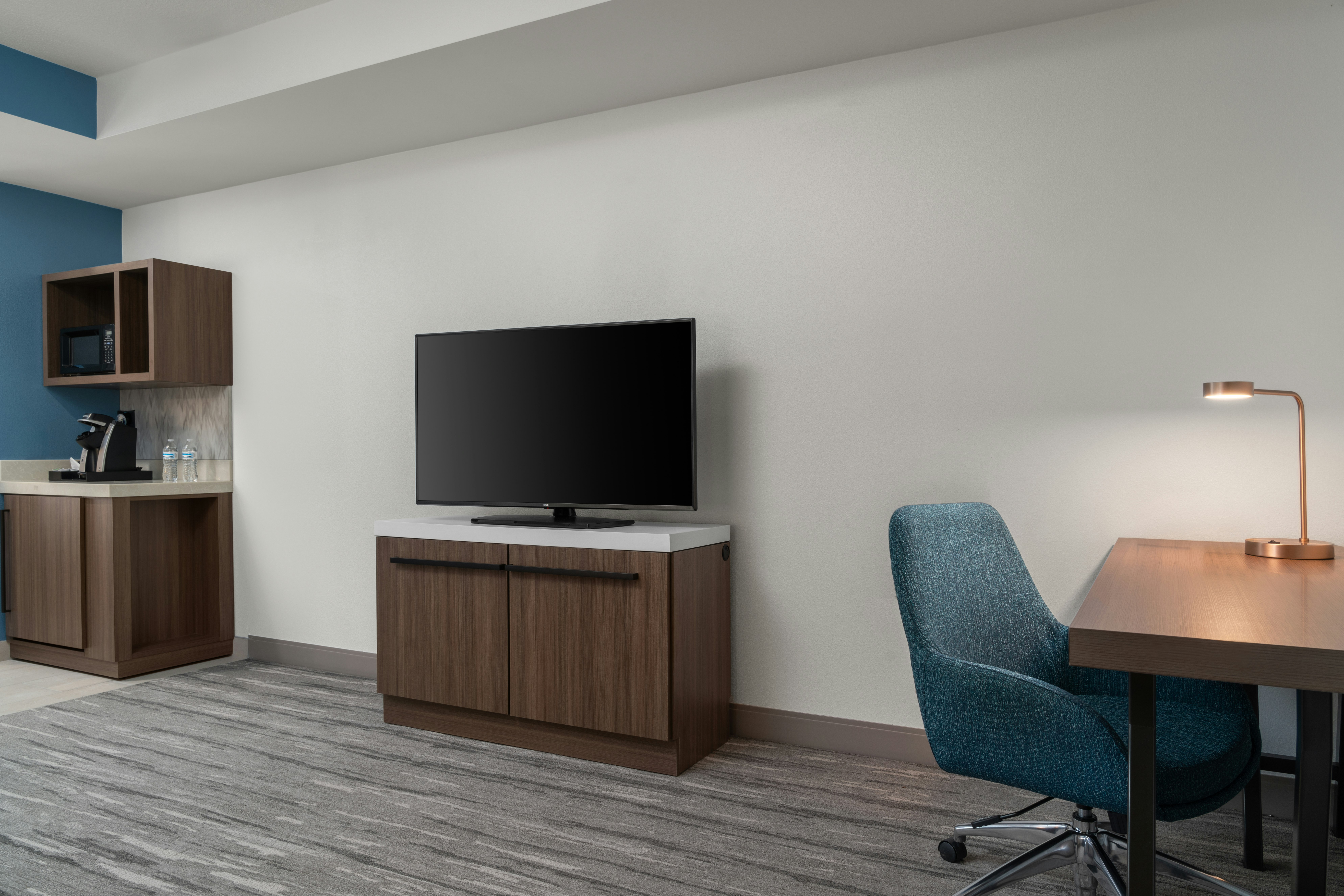 1 KING BED JR SUITE