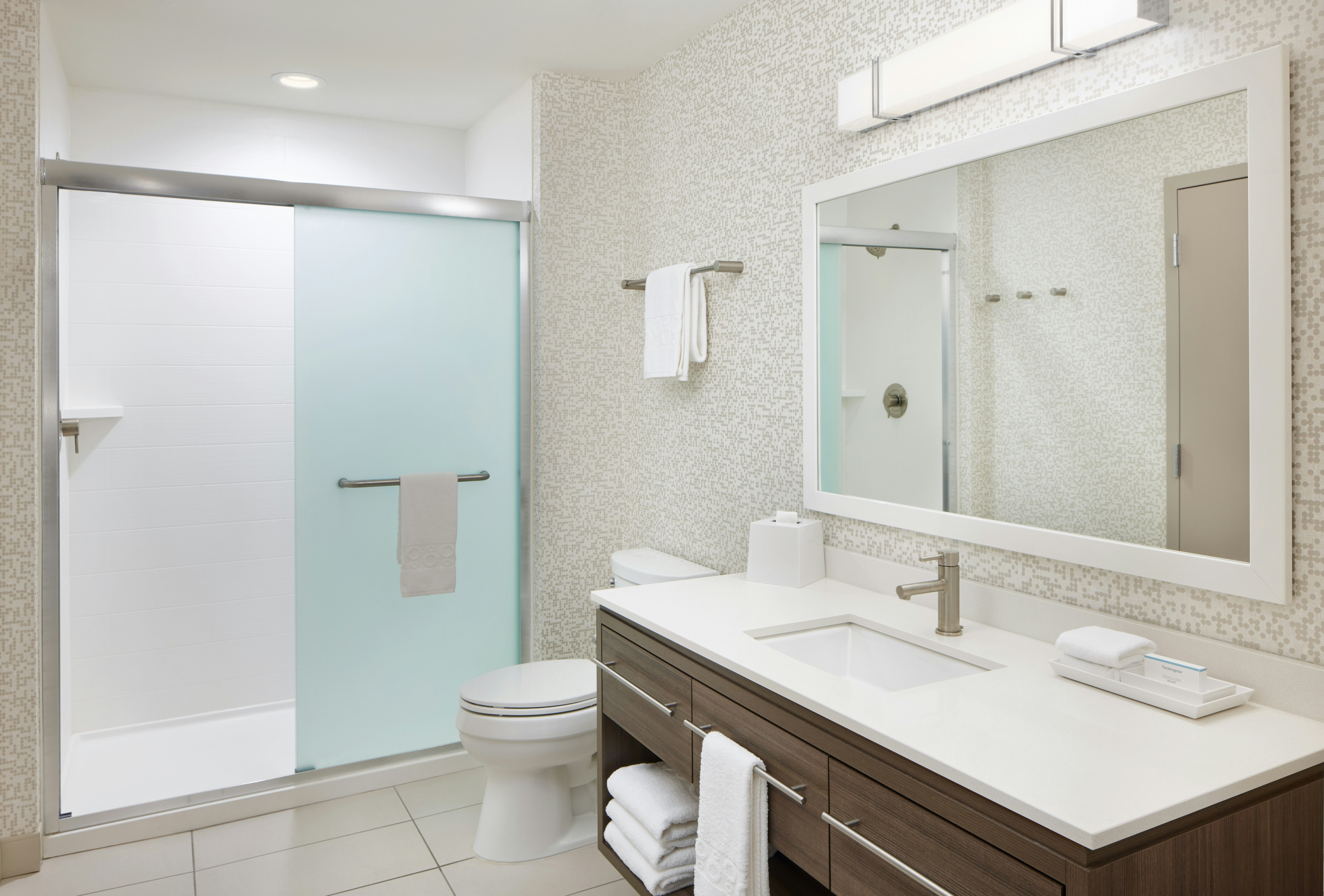 1 KING 1BDRM SUITE NONSMOK