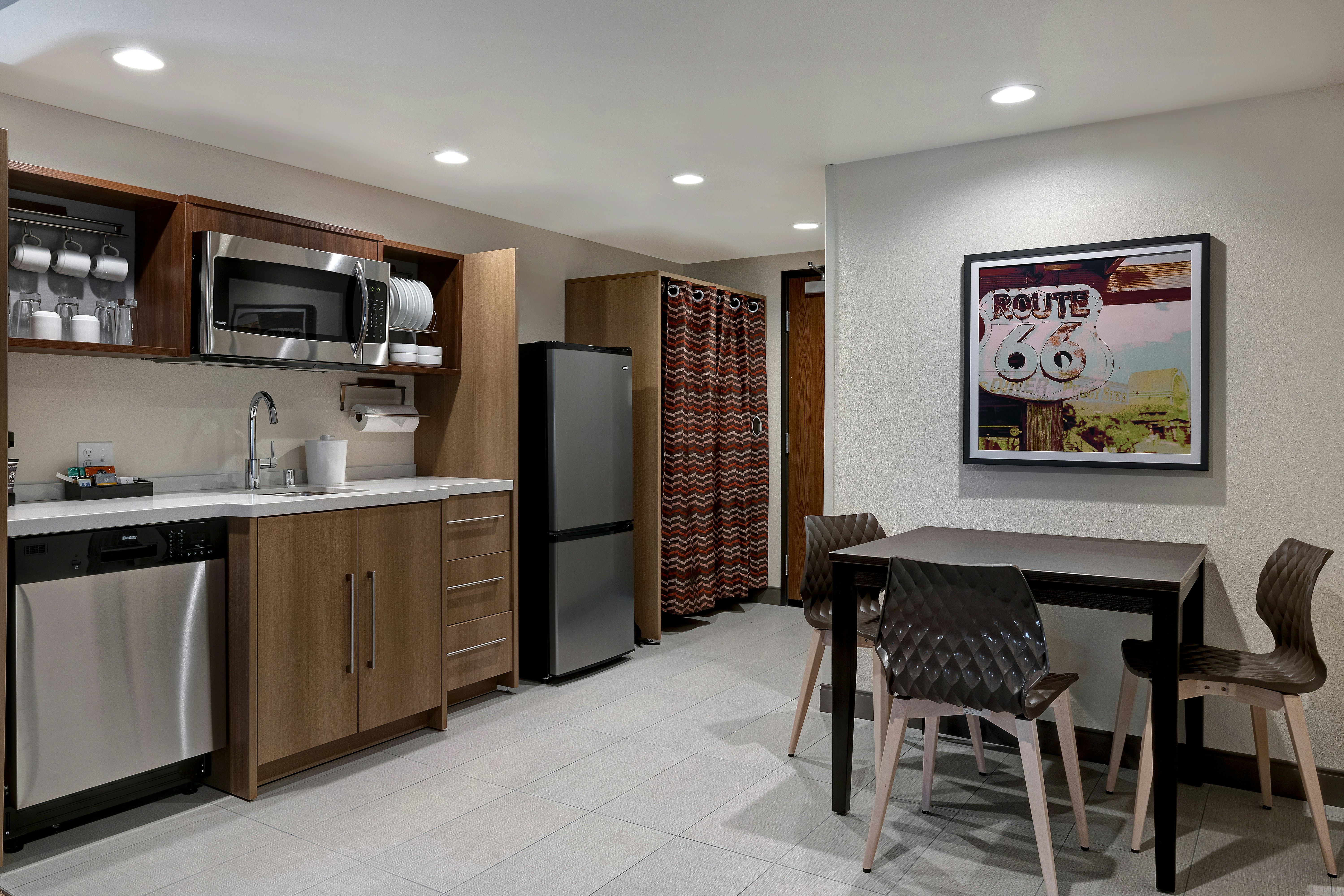 1 KING 1BDRM SUITE NONSMOK