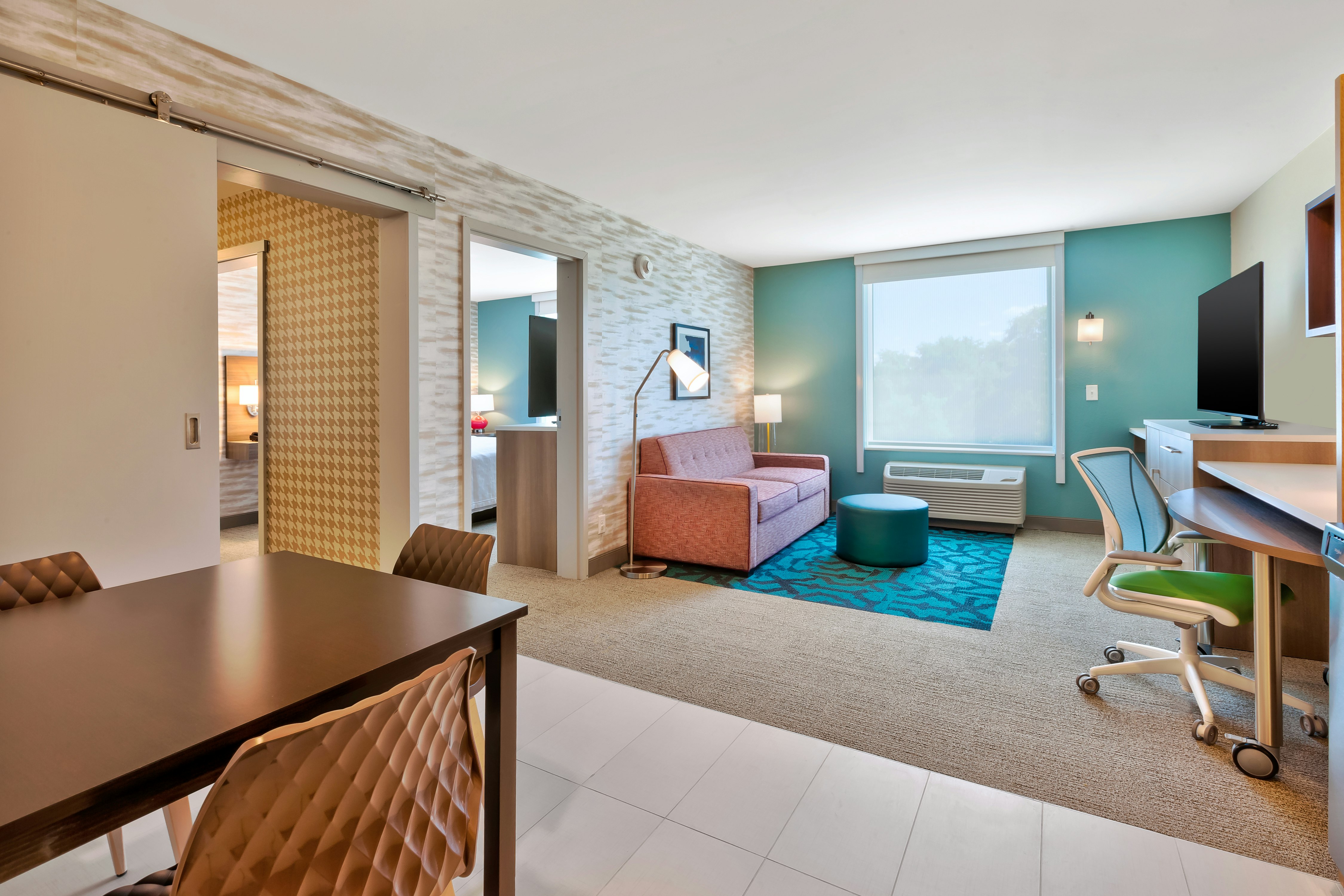 1 KING 1BDRM SUITE NONSMOK