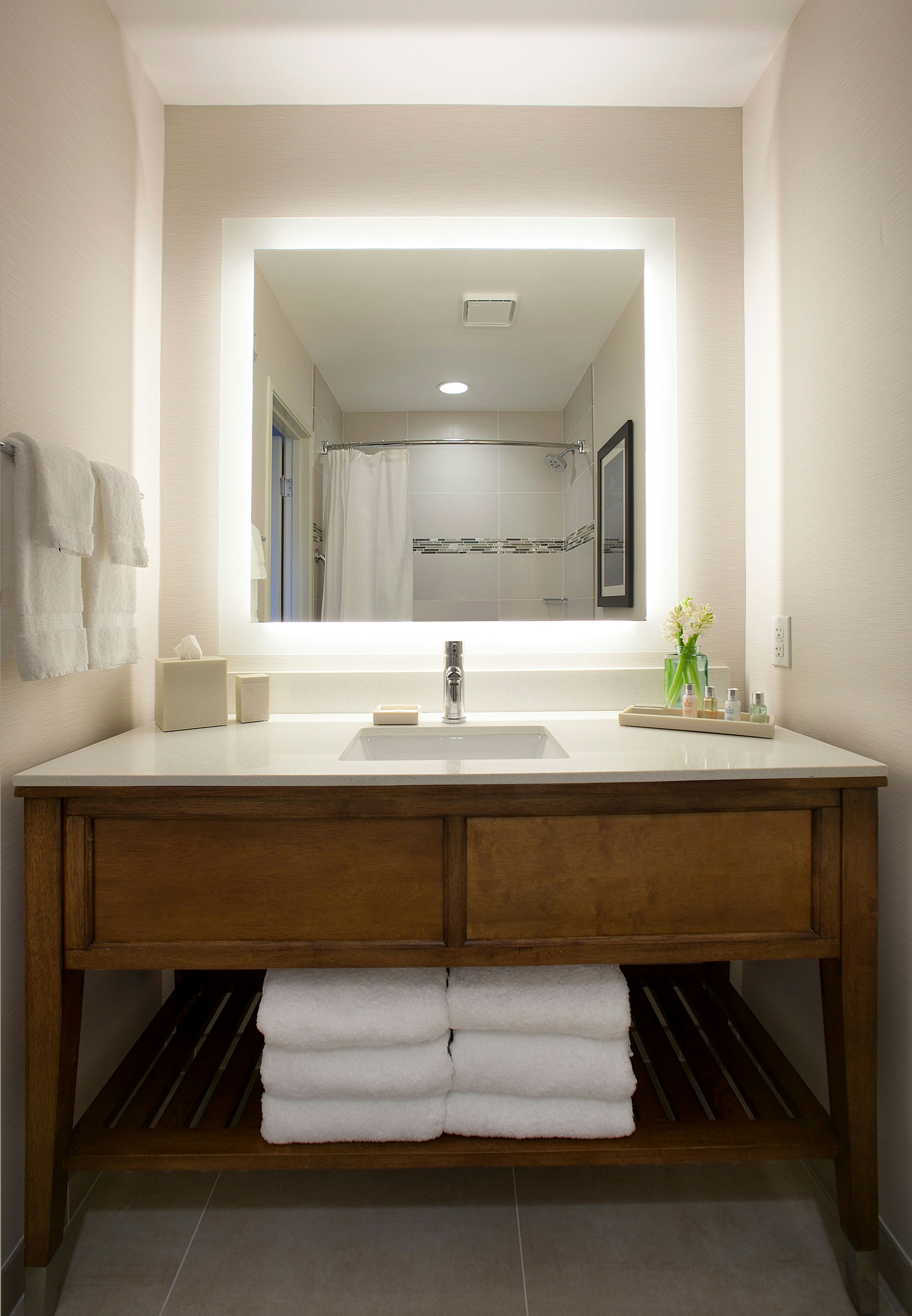 Redondo Beach Hotel, Tapestry Collection by Hilton