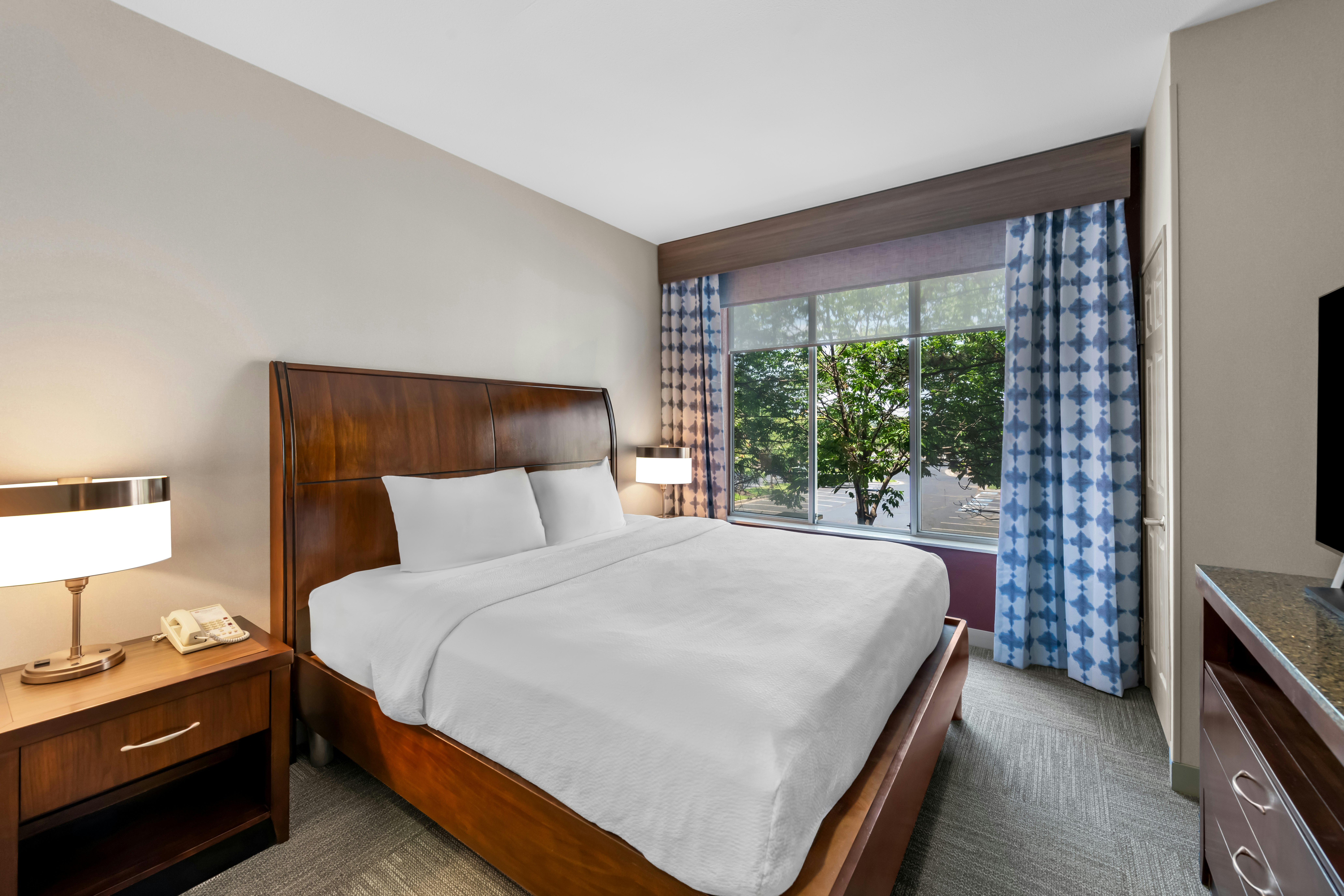 1 KING BED JUNIOR SUITE