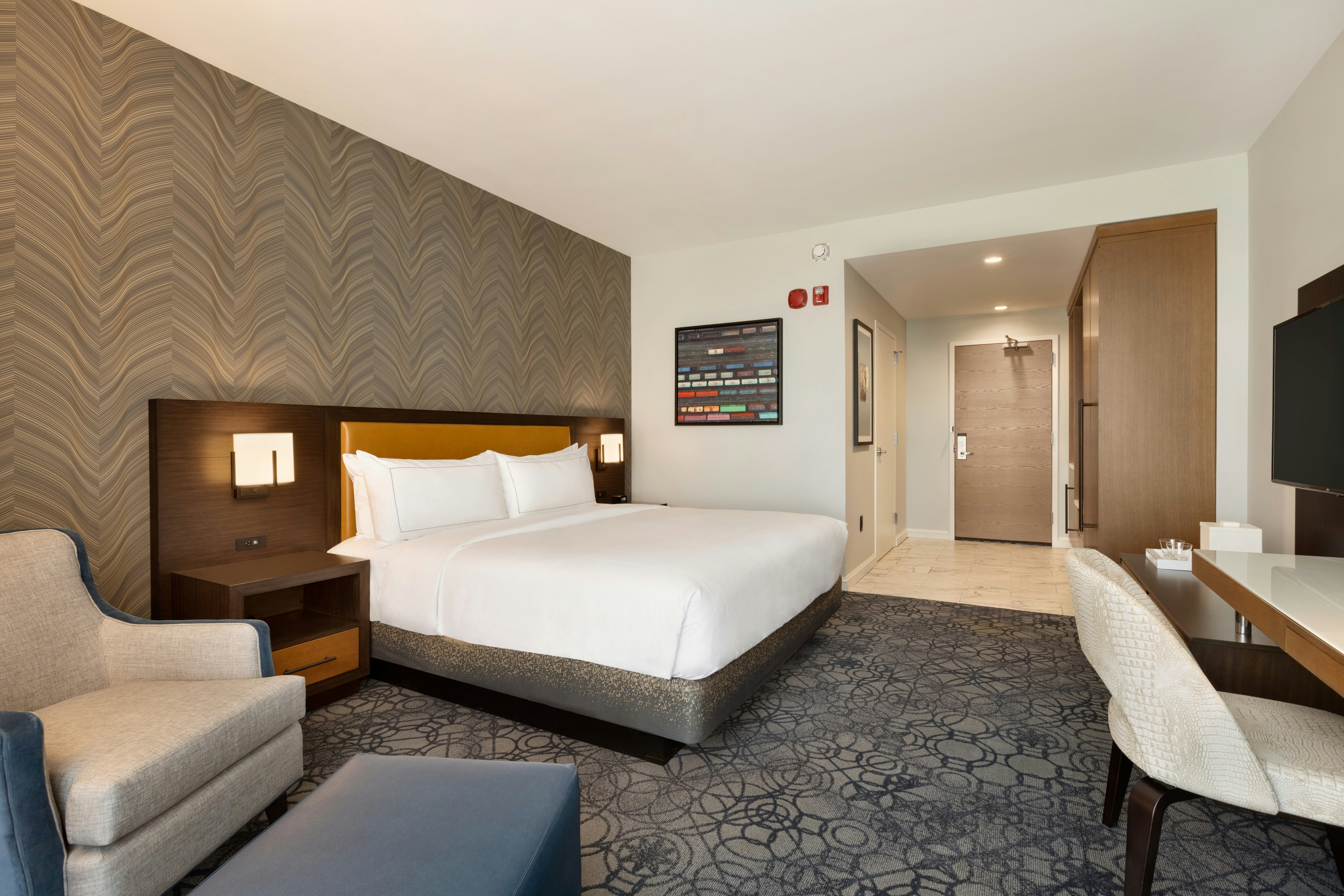 1 KING EXECUTIVE FL ACCESS