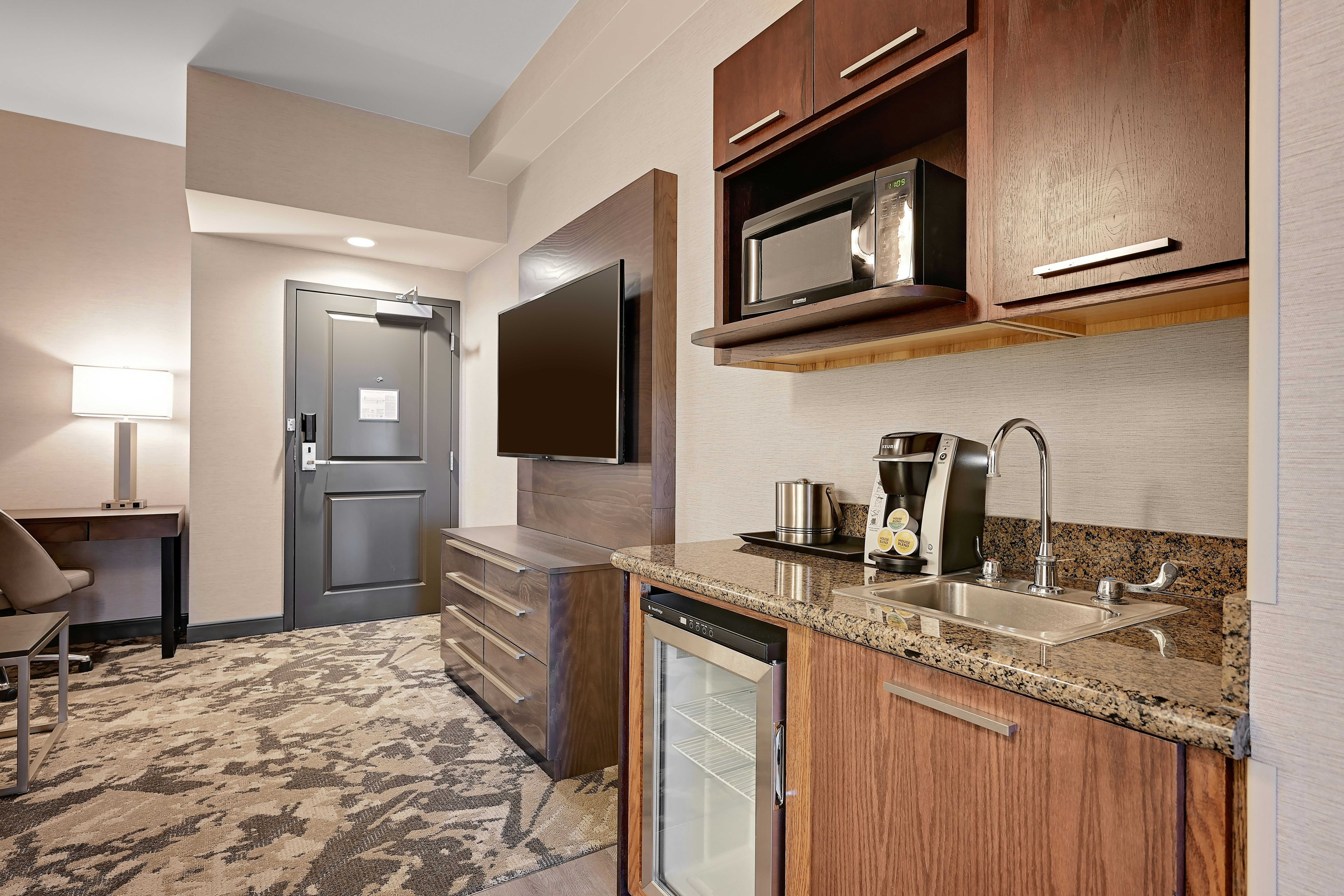 1 KING 2 ROOM SUITE