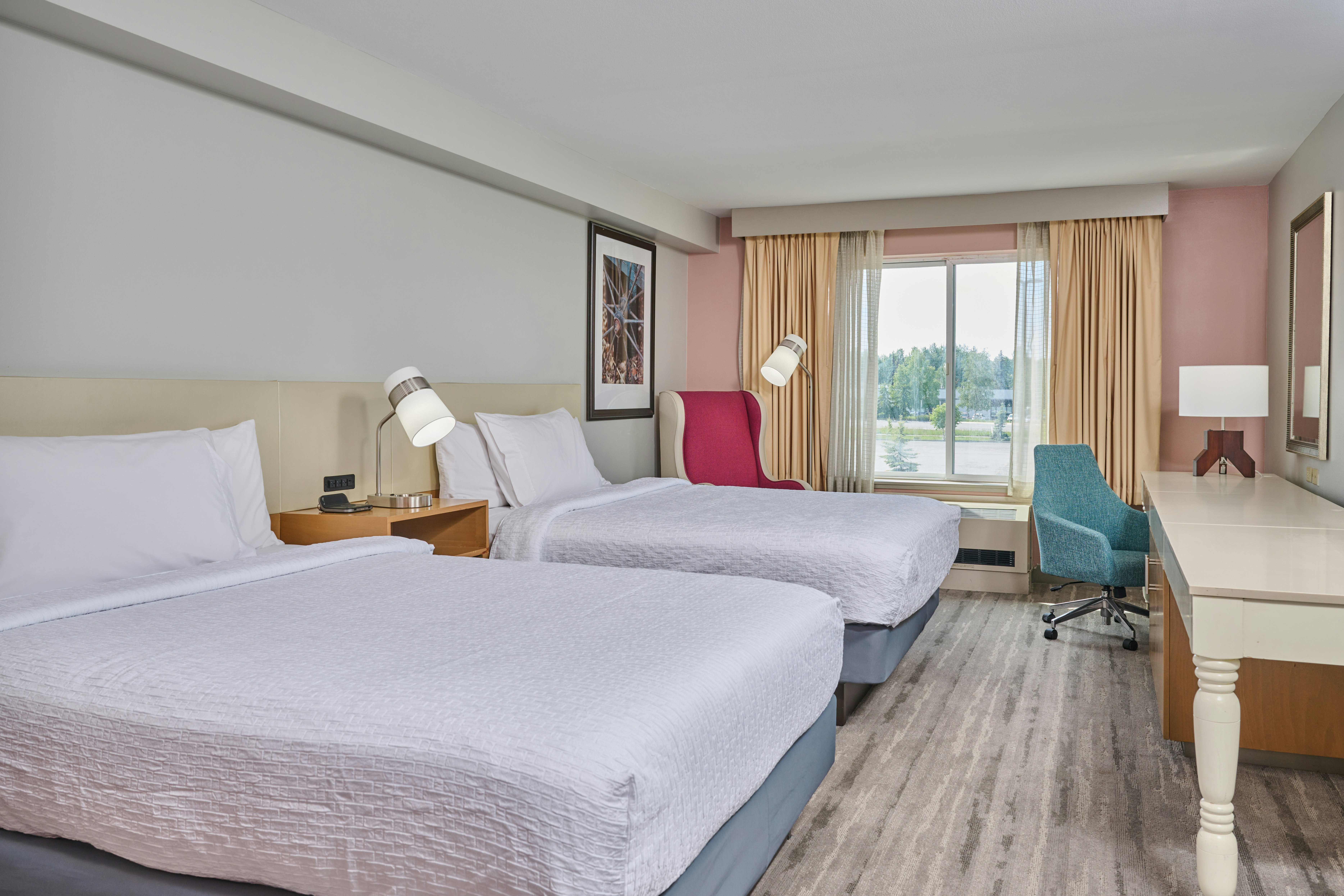 2 QUEEN BEDS