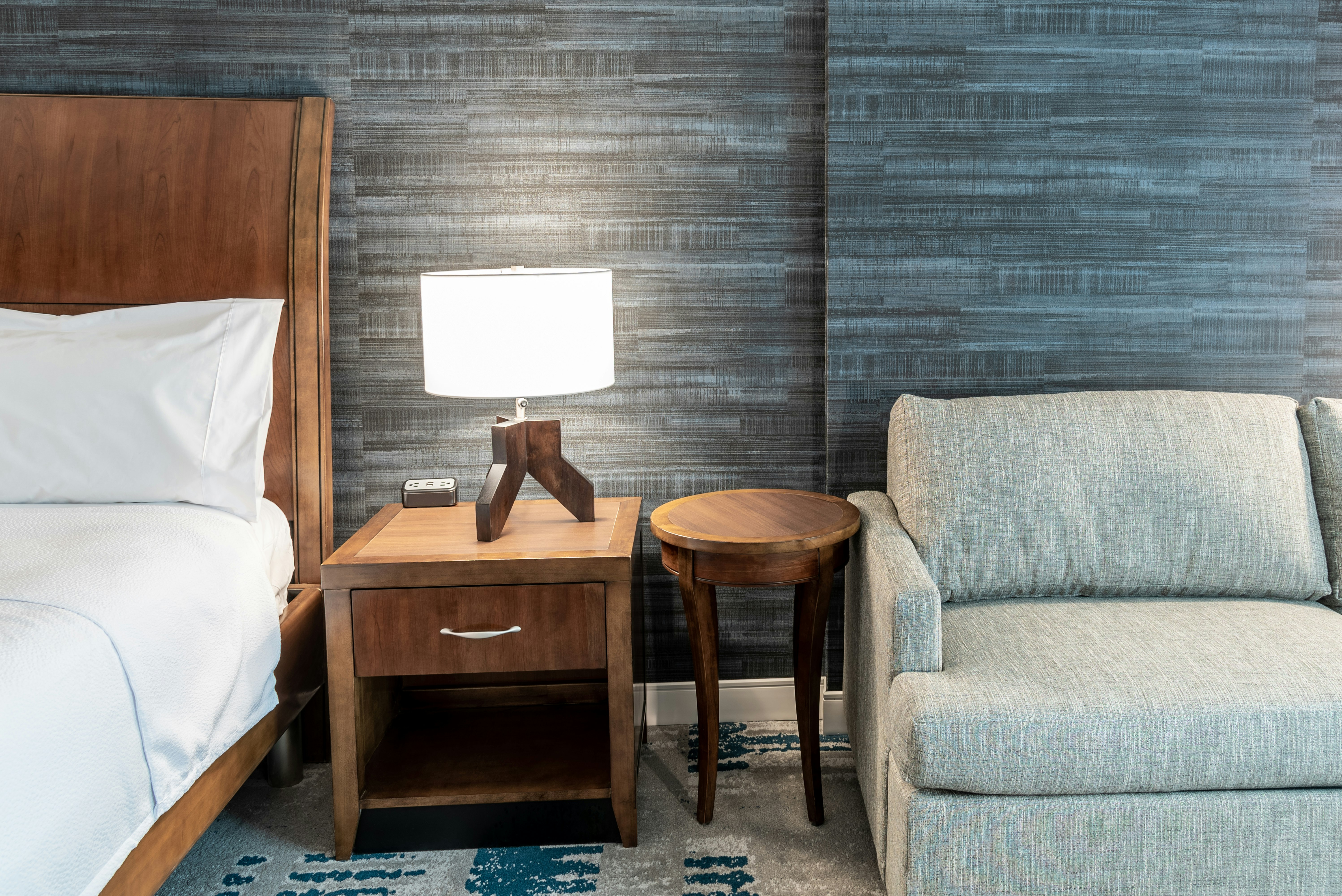 1 KING BED DELUXE