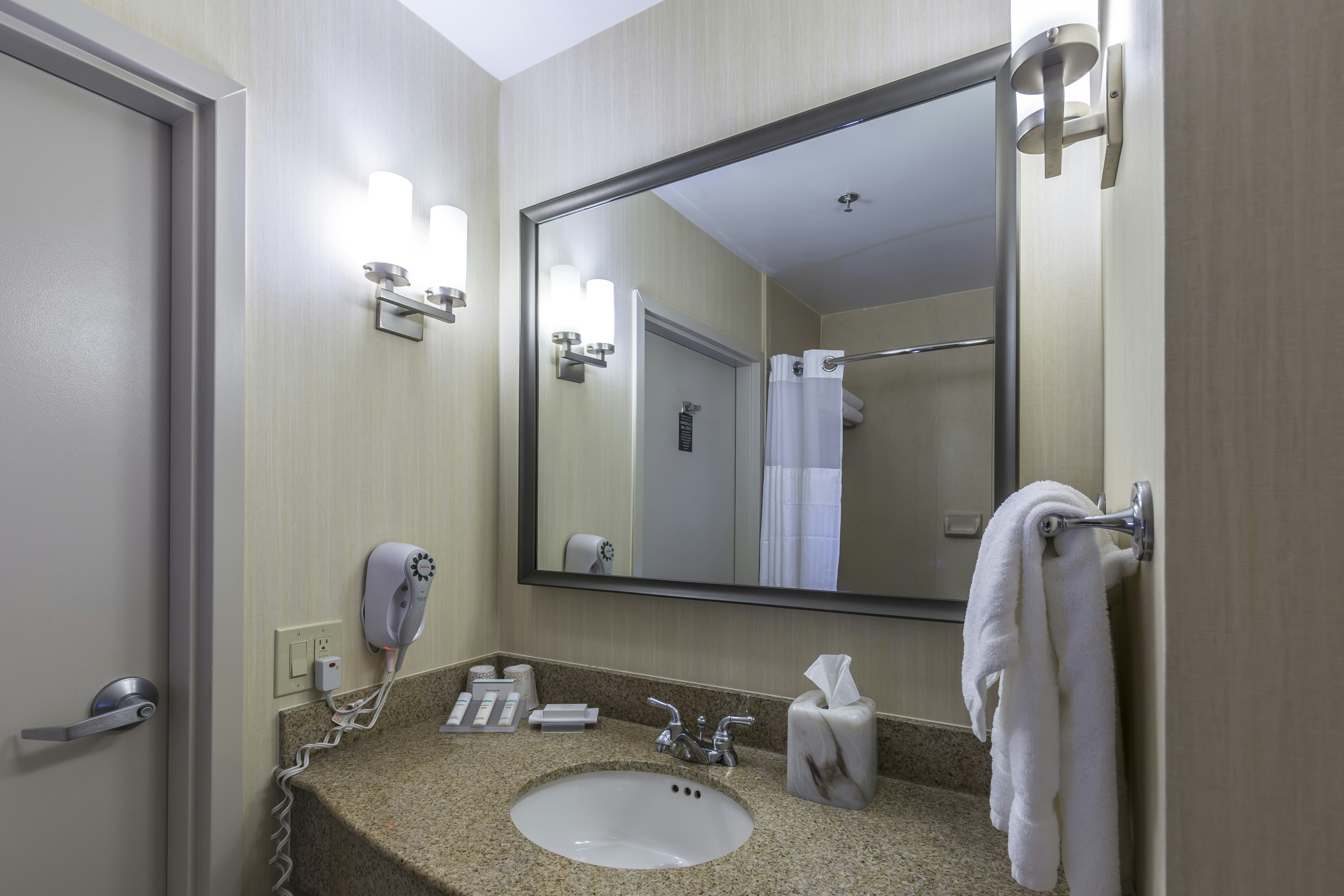 1 KING BED JUNIOR SUITE