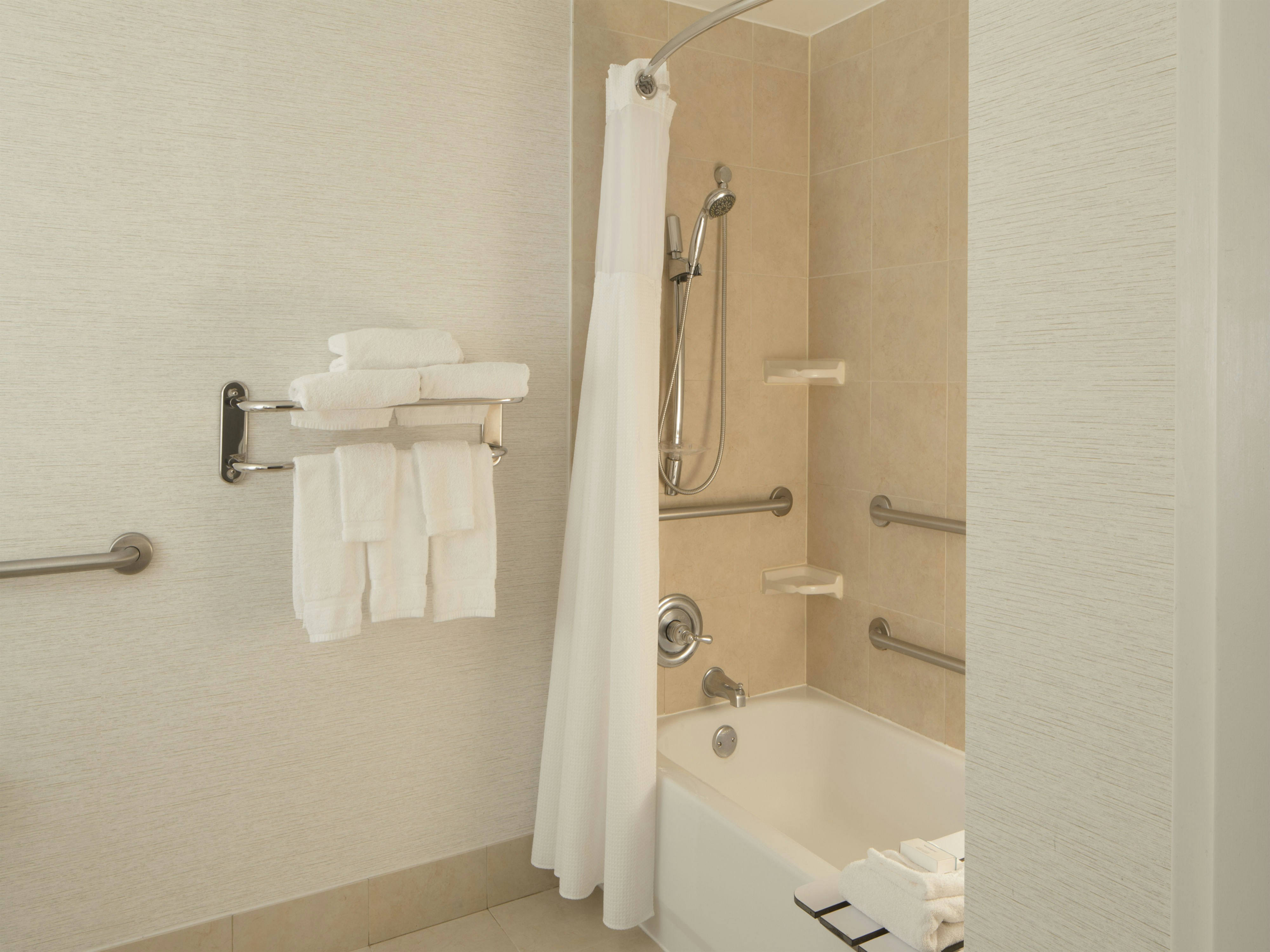 1 KING ACC RM W/BATHTUB