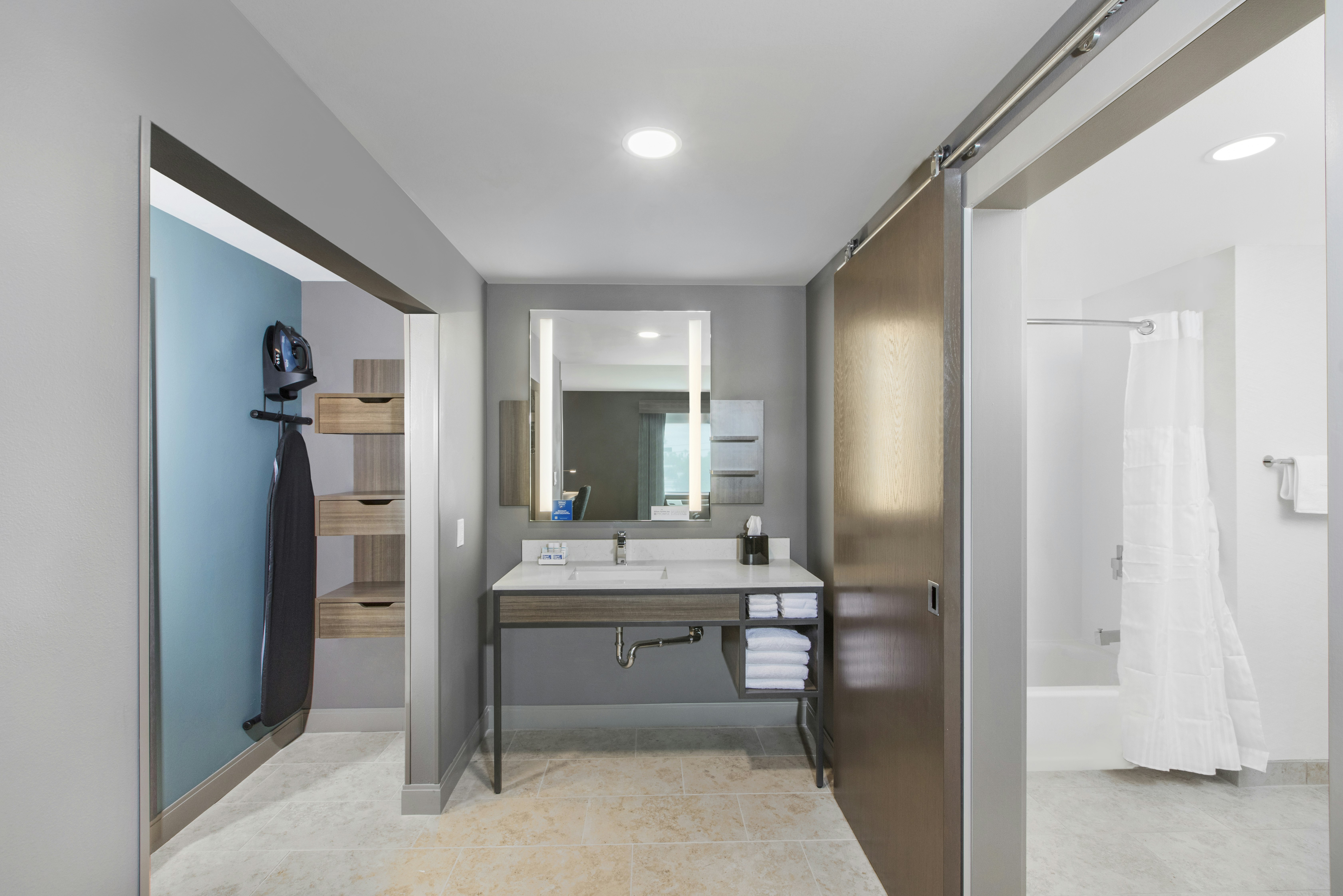 1 KING BED JUNIOR SUITE