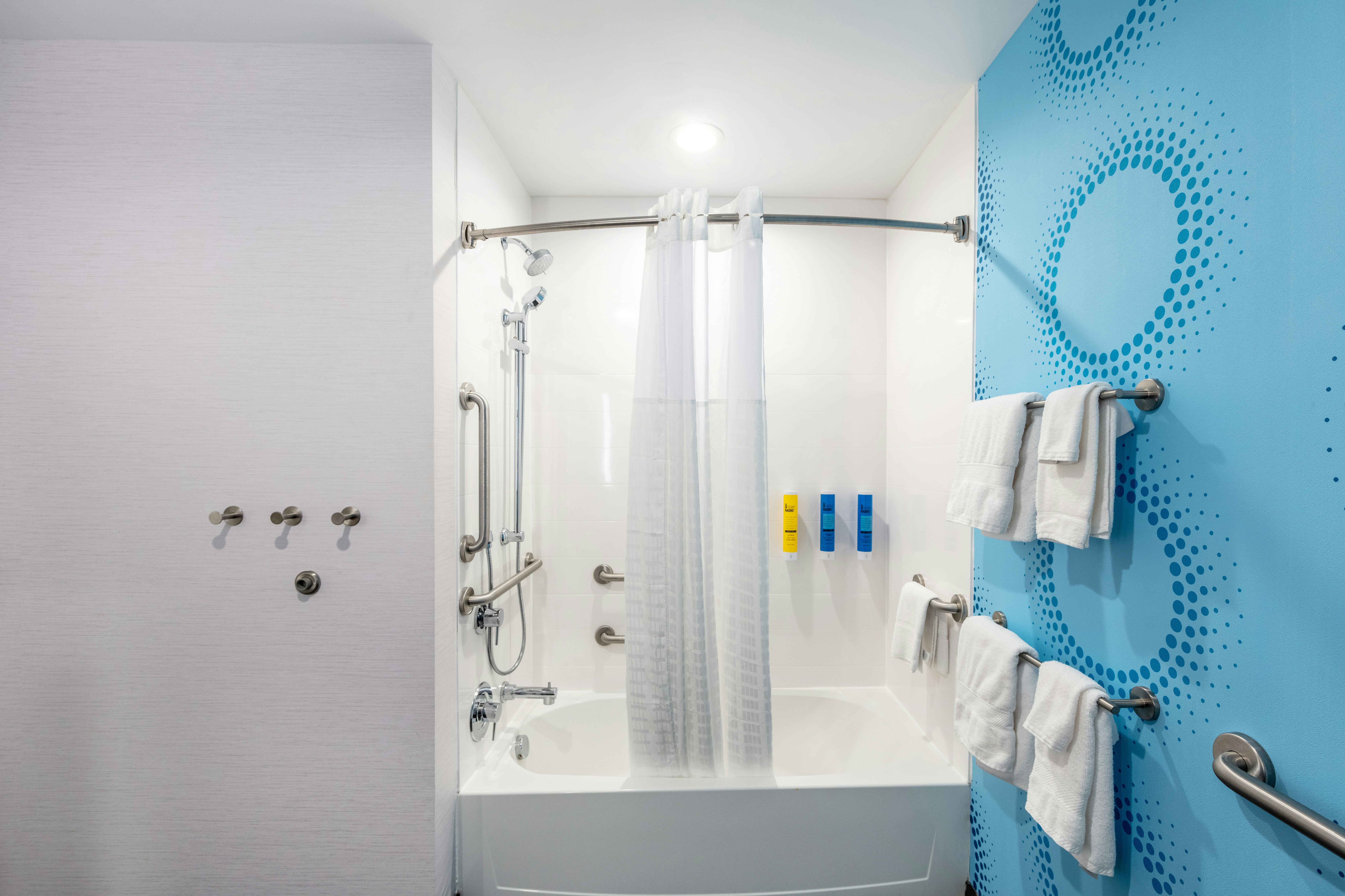 1 KING ACCESSIBLE TUB