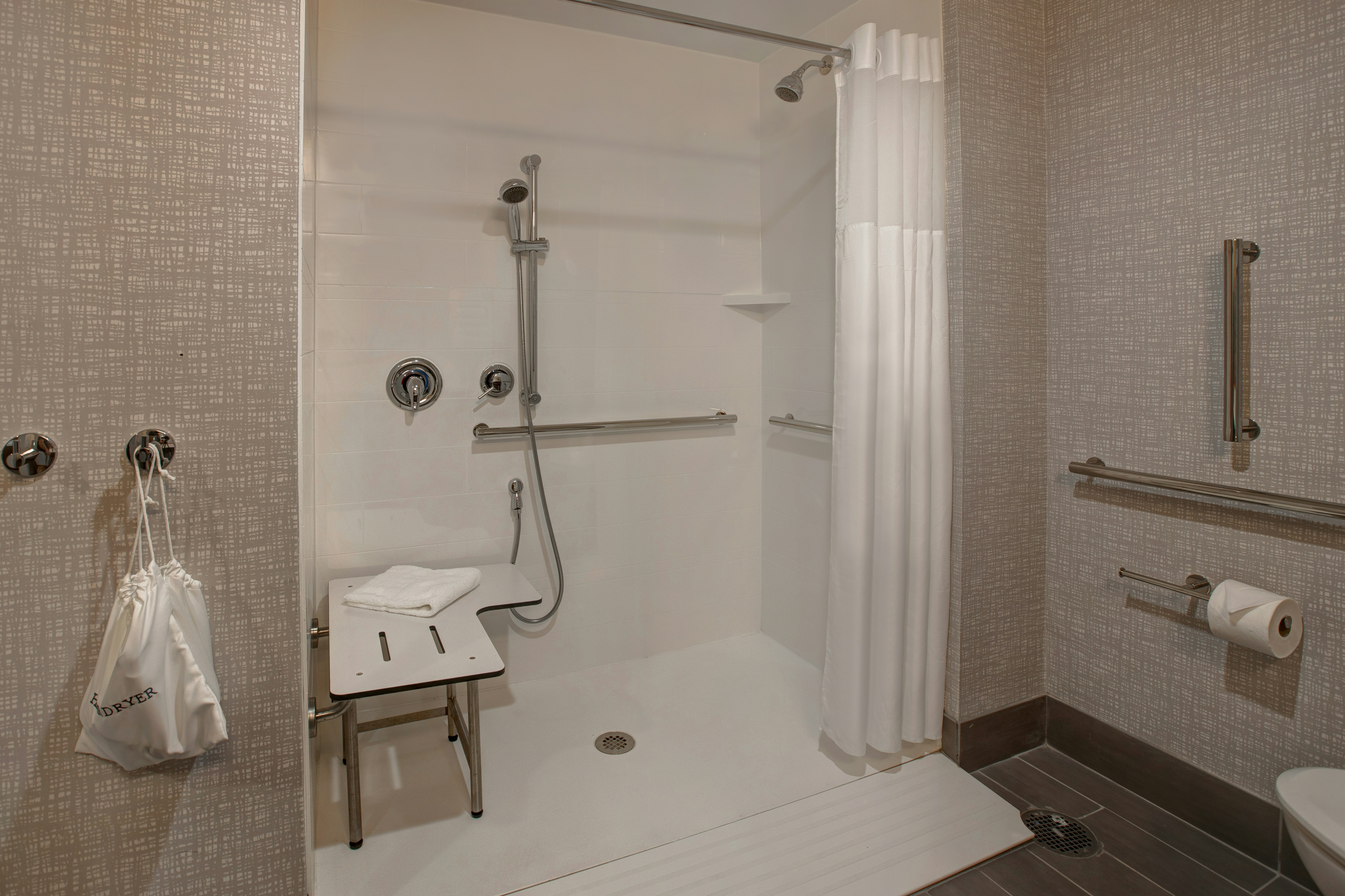 KING ACCESSIBLE ROOM NS