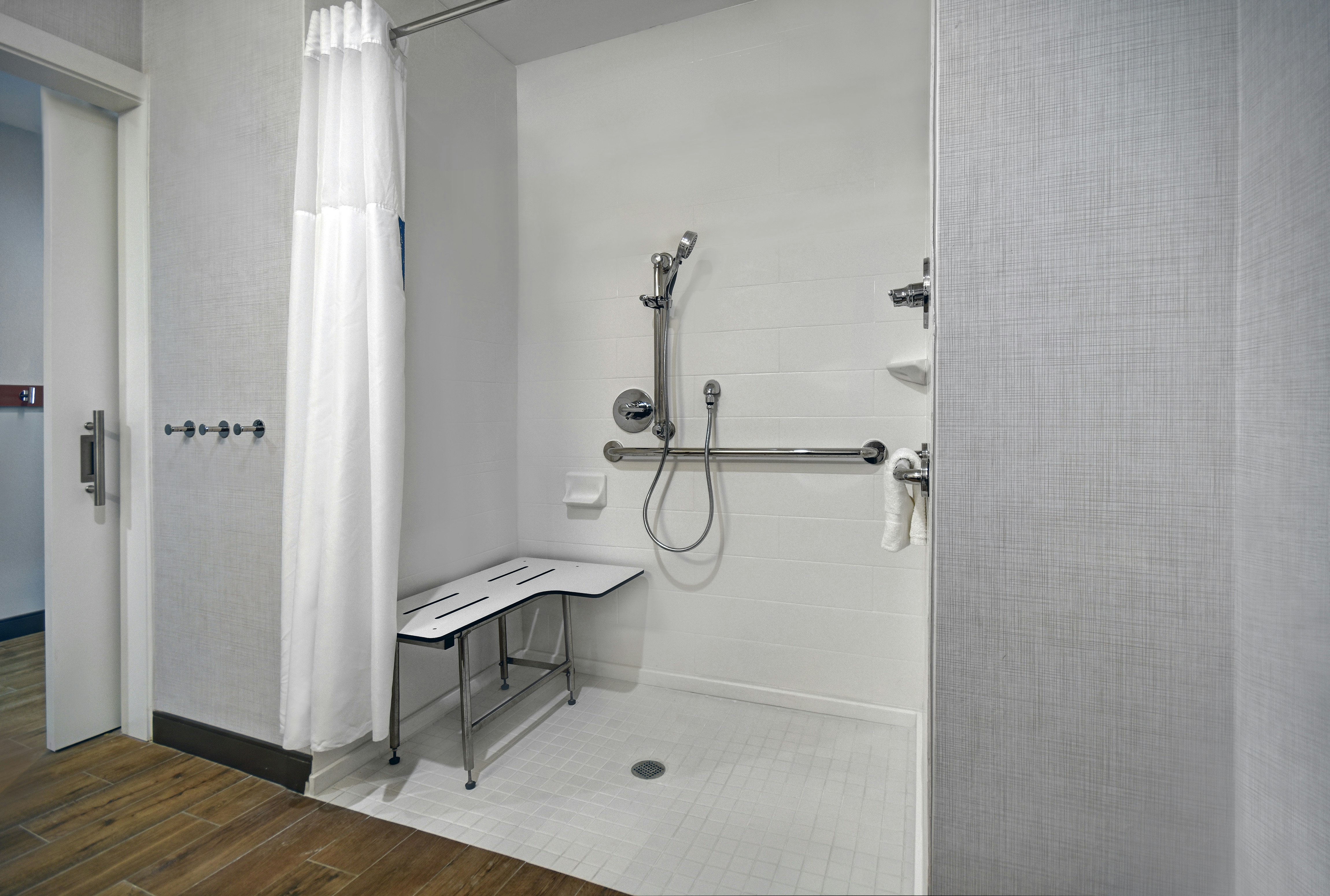 KING ACCESSIBLE ROOM NS