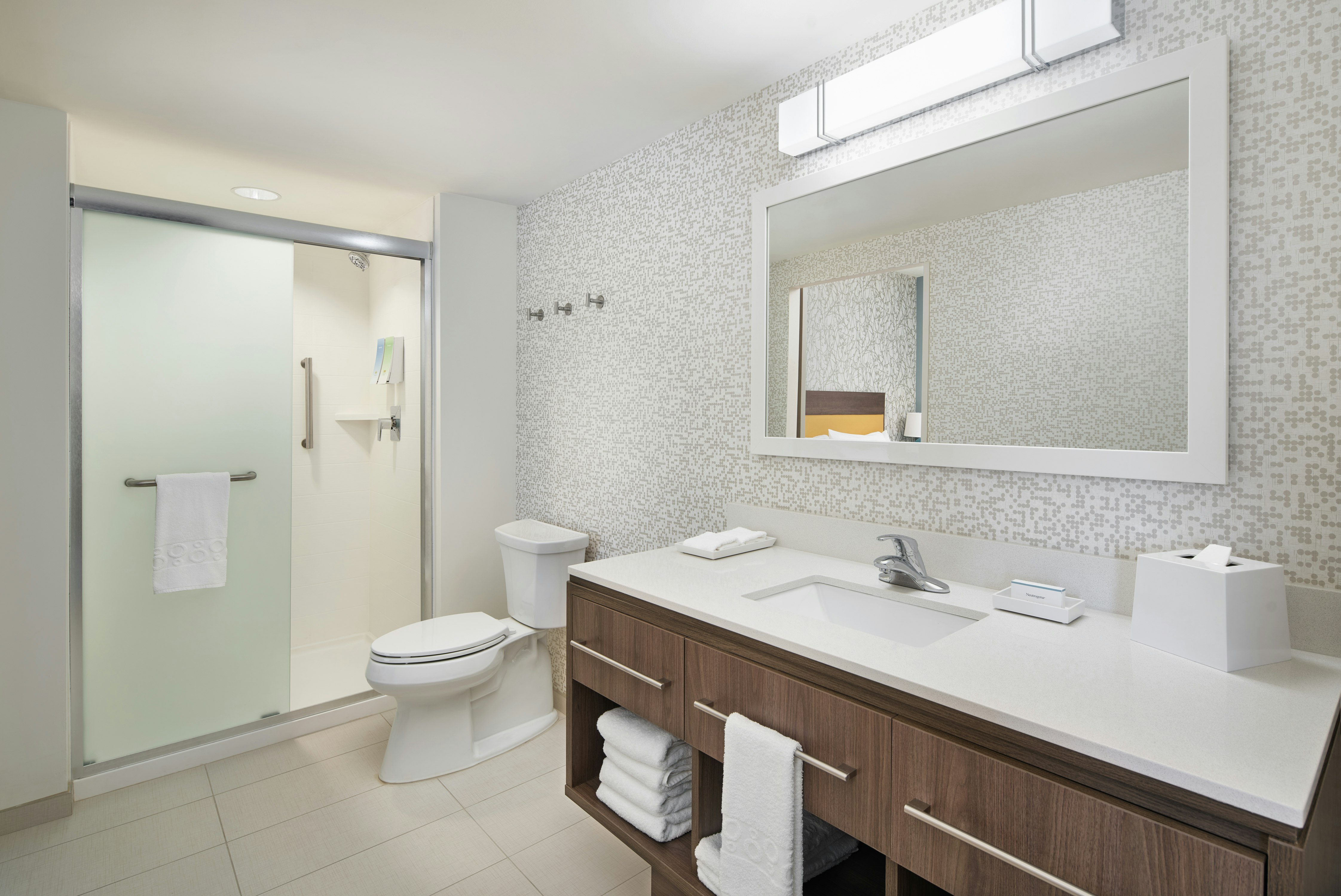 1 KING 1BDRM SUITE NONSMOK