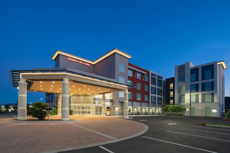 Hampton Inn & Suites – Gilroy, CA