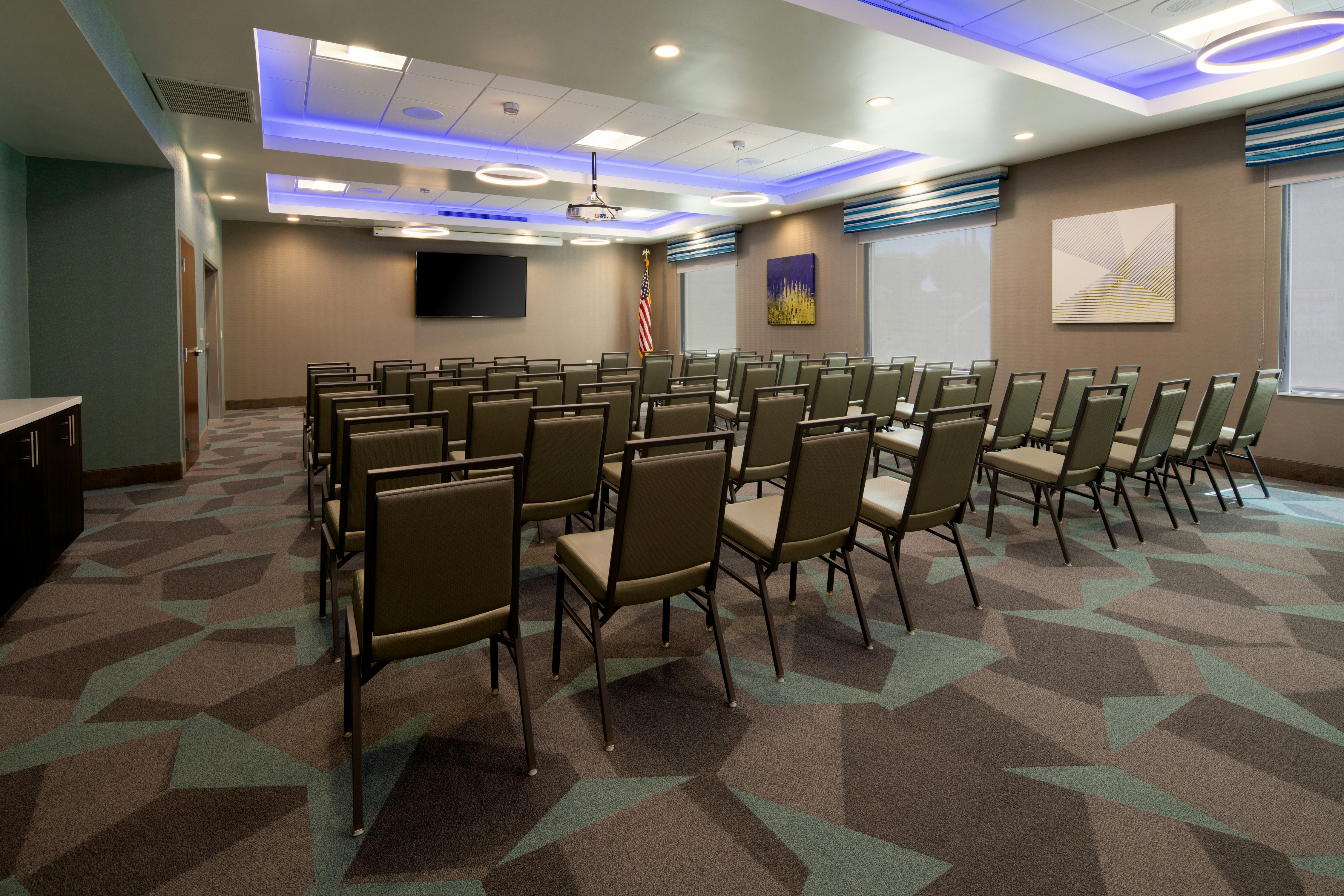 Hampton Inn & Suites – Gilroy, CA