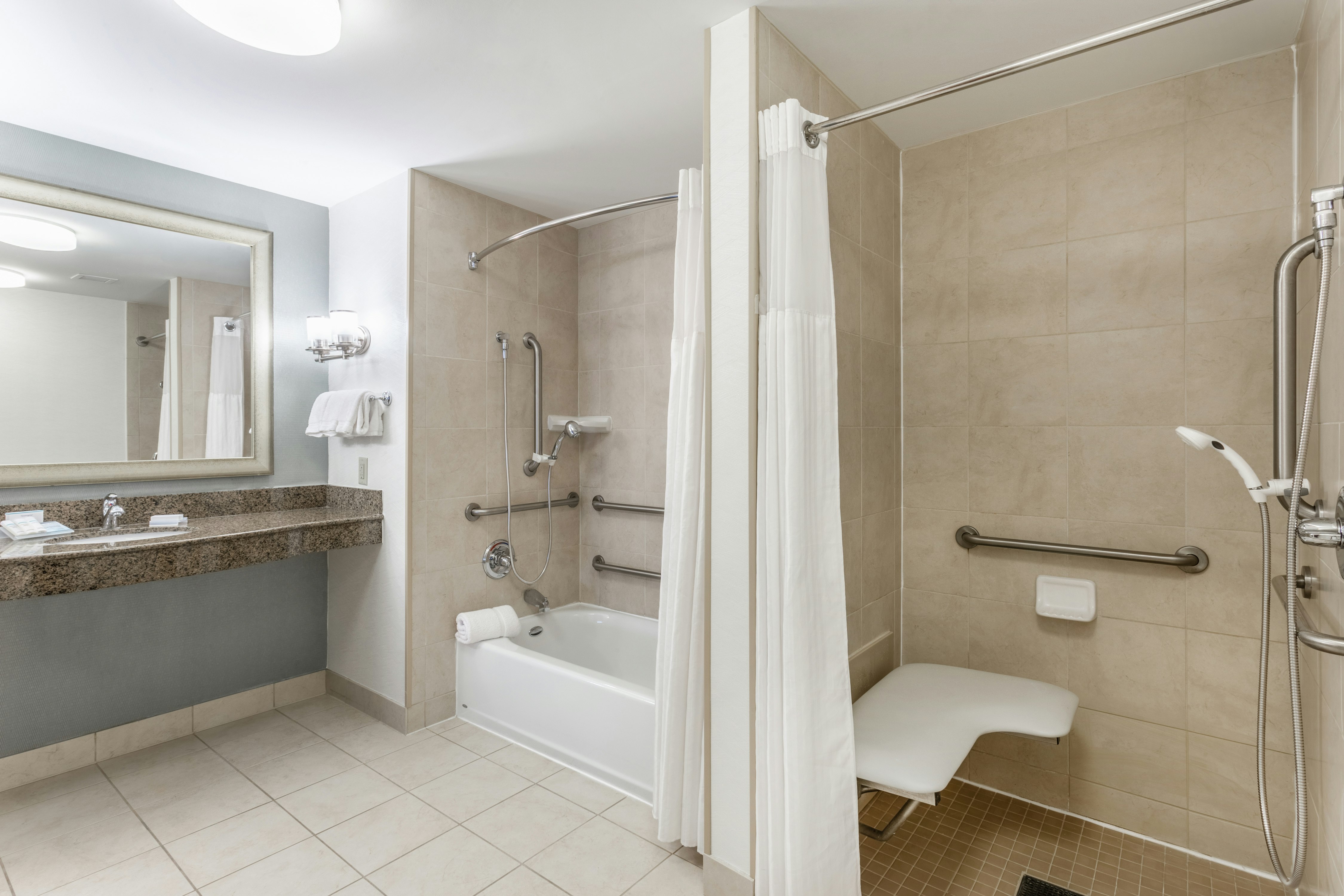 1KNG ACC 1 BDRM STE 3X3SHW