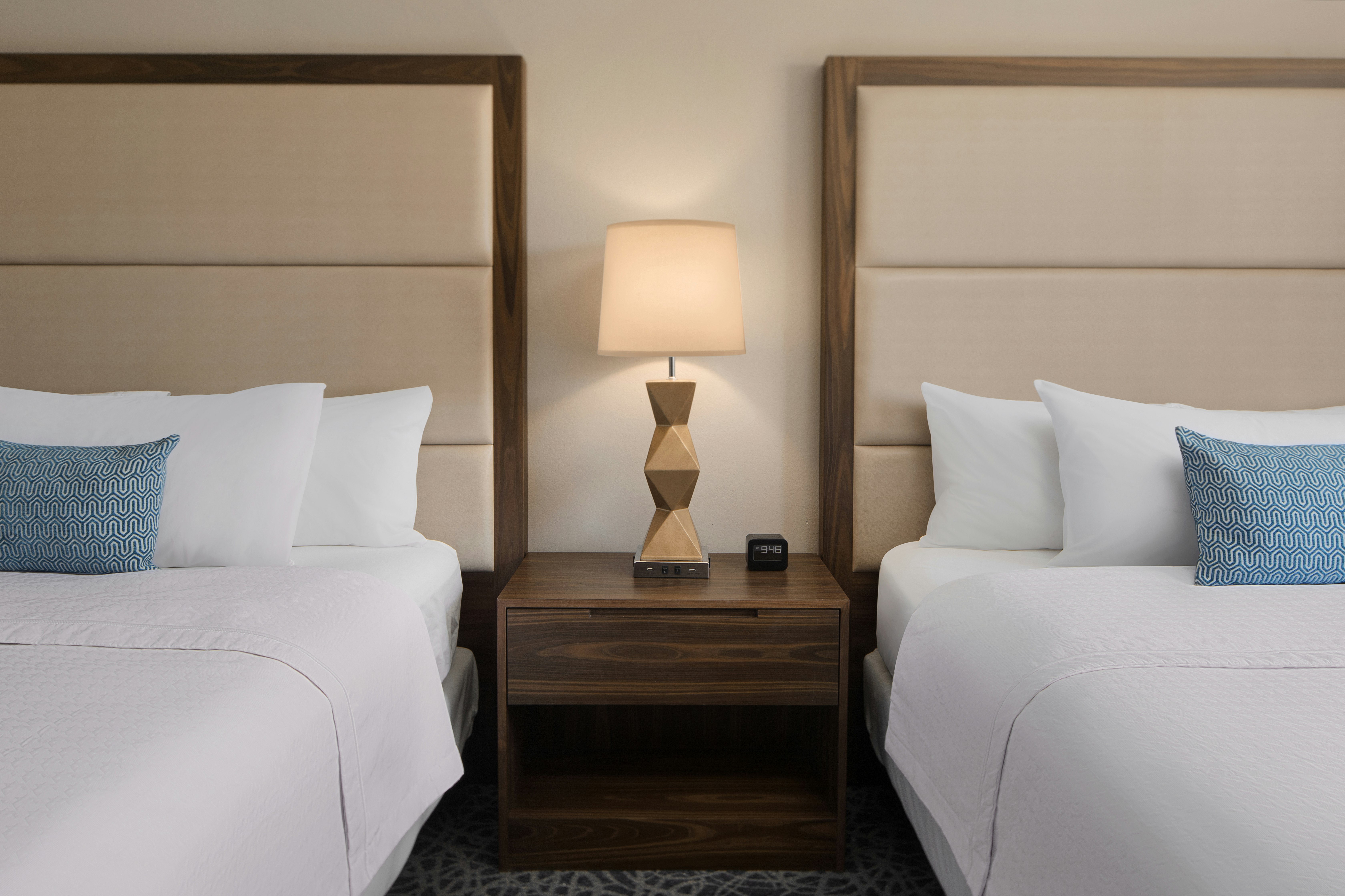 1 KING 2 QUEEN BED NONSMOK