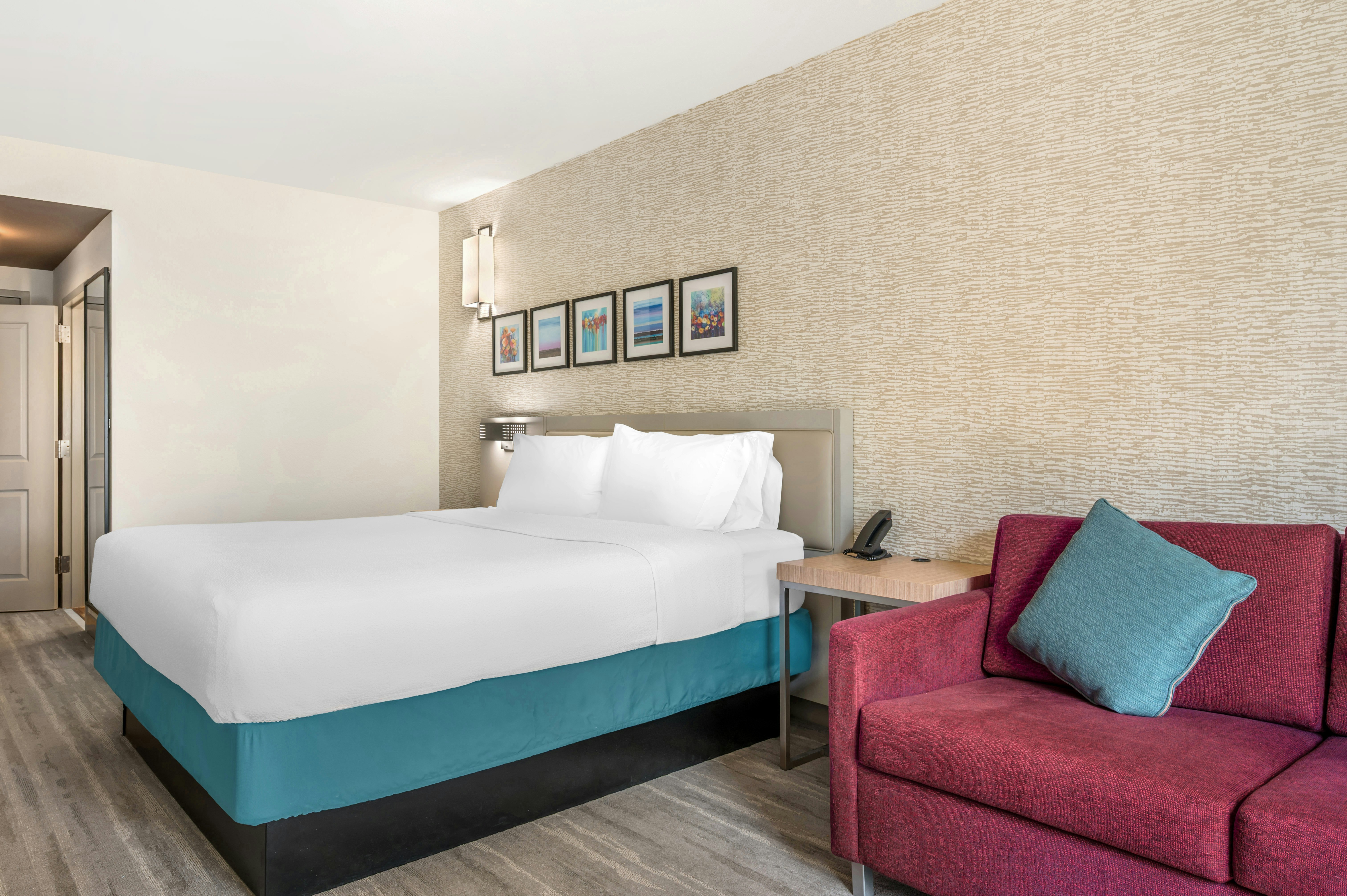1 KING BED DELUXE BALCONY