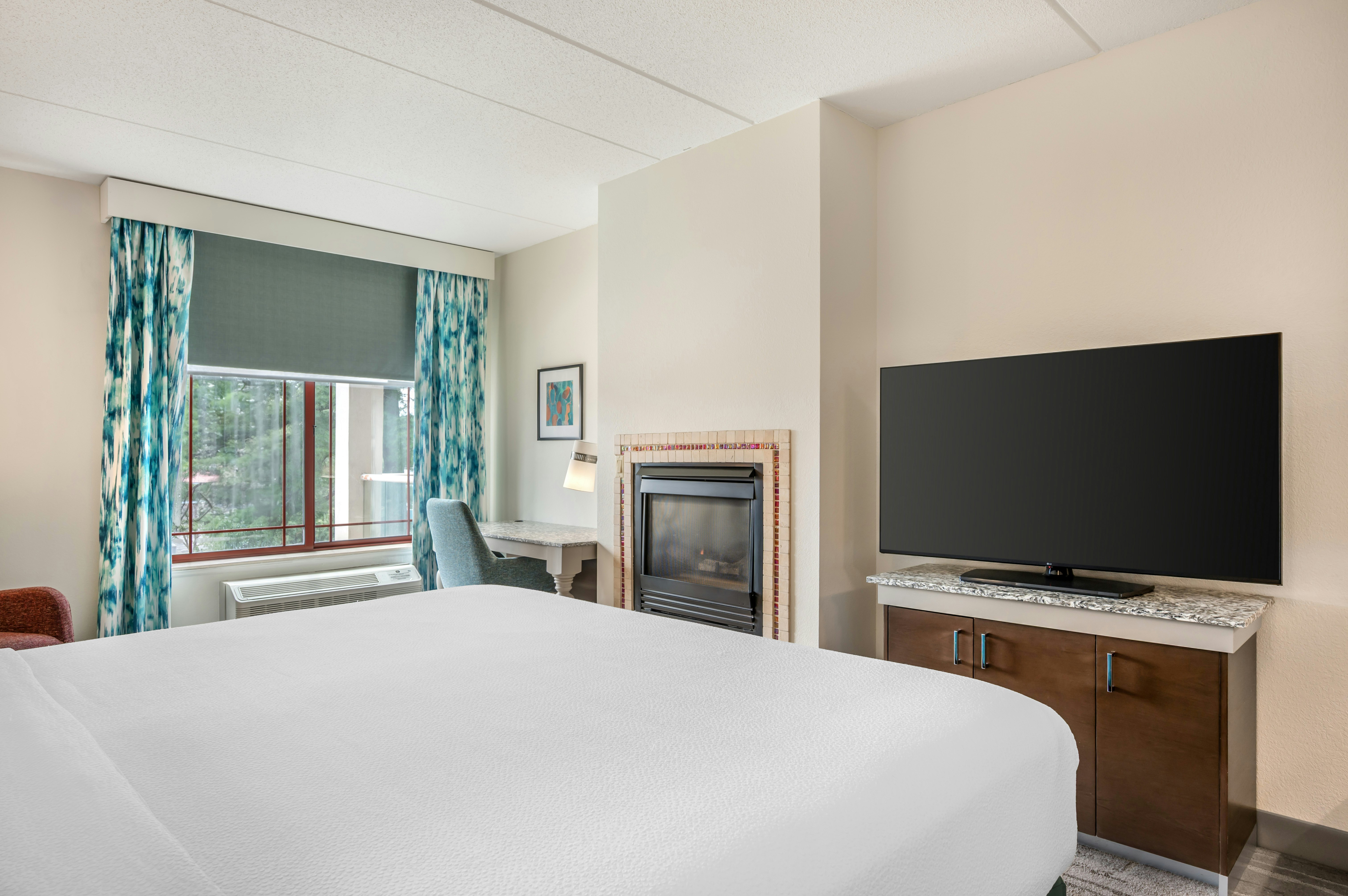 1 KING BED DELUXE