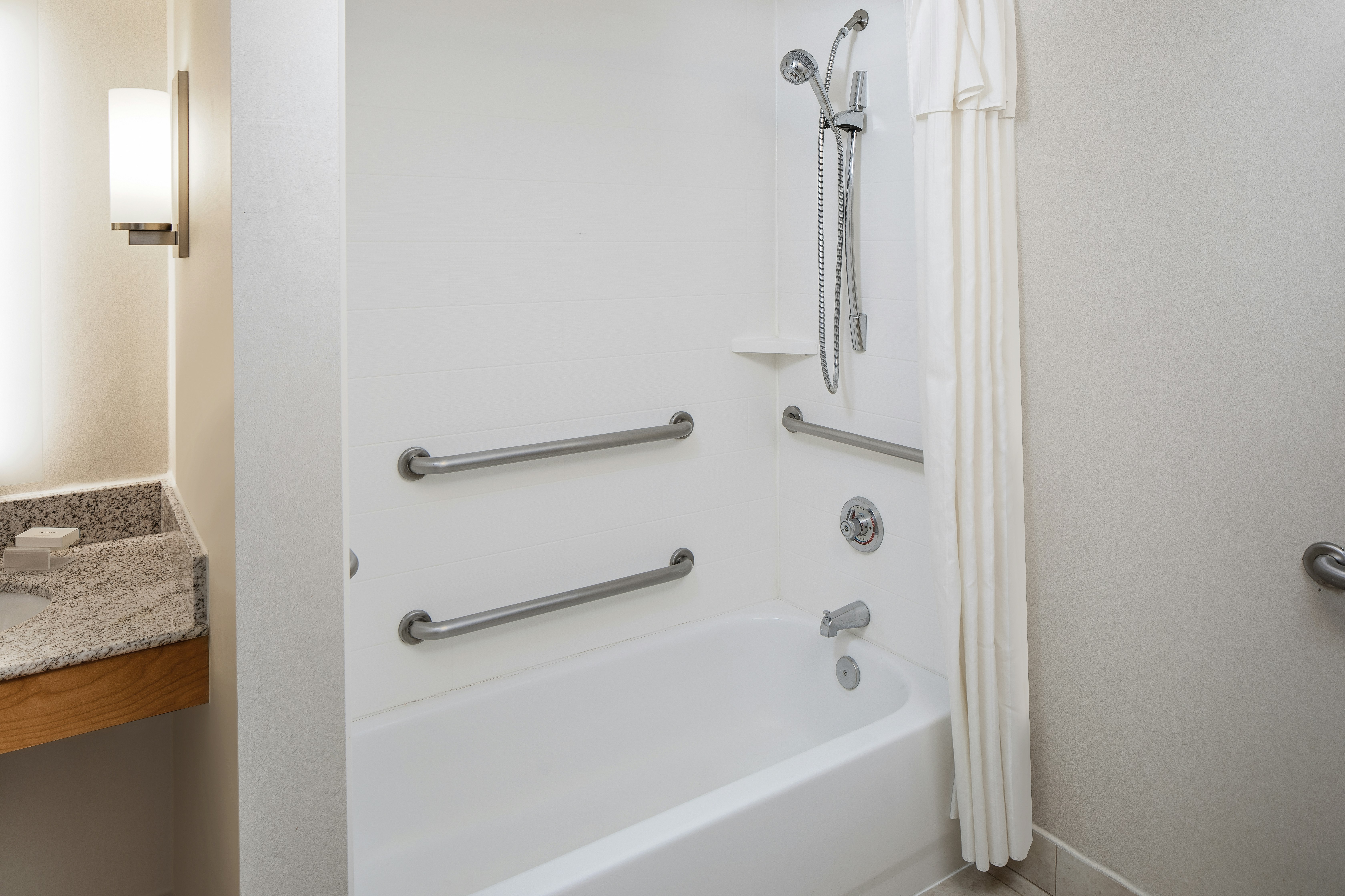 2DBL ACC BATHTUB STE NSMK