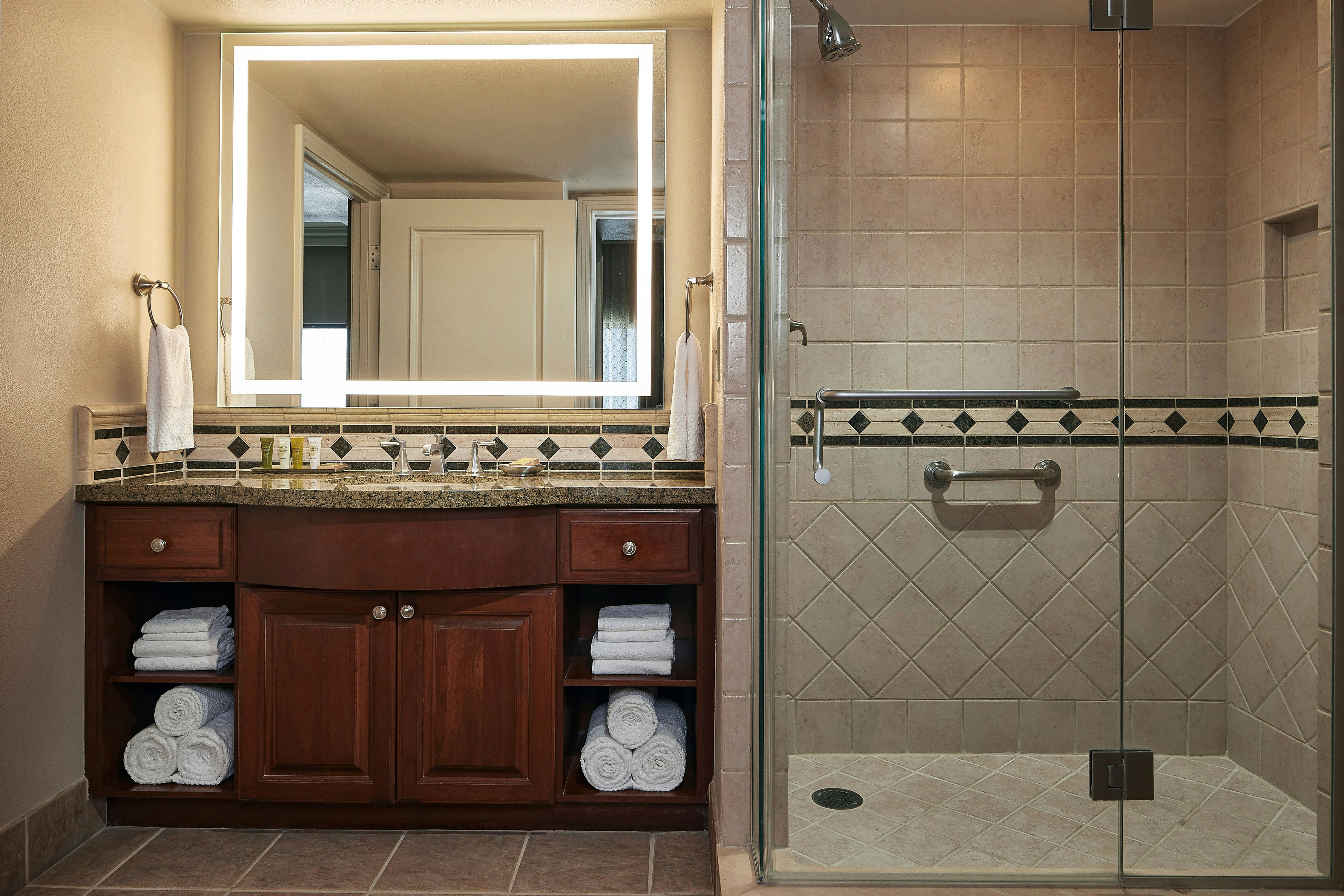 1 BEDROOM KING SUITE