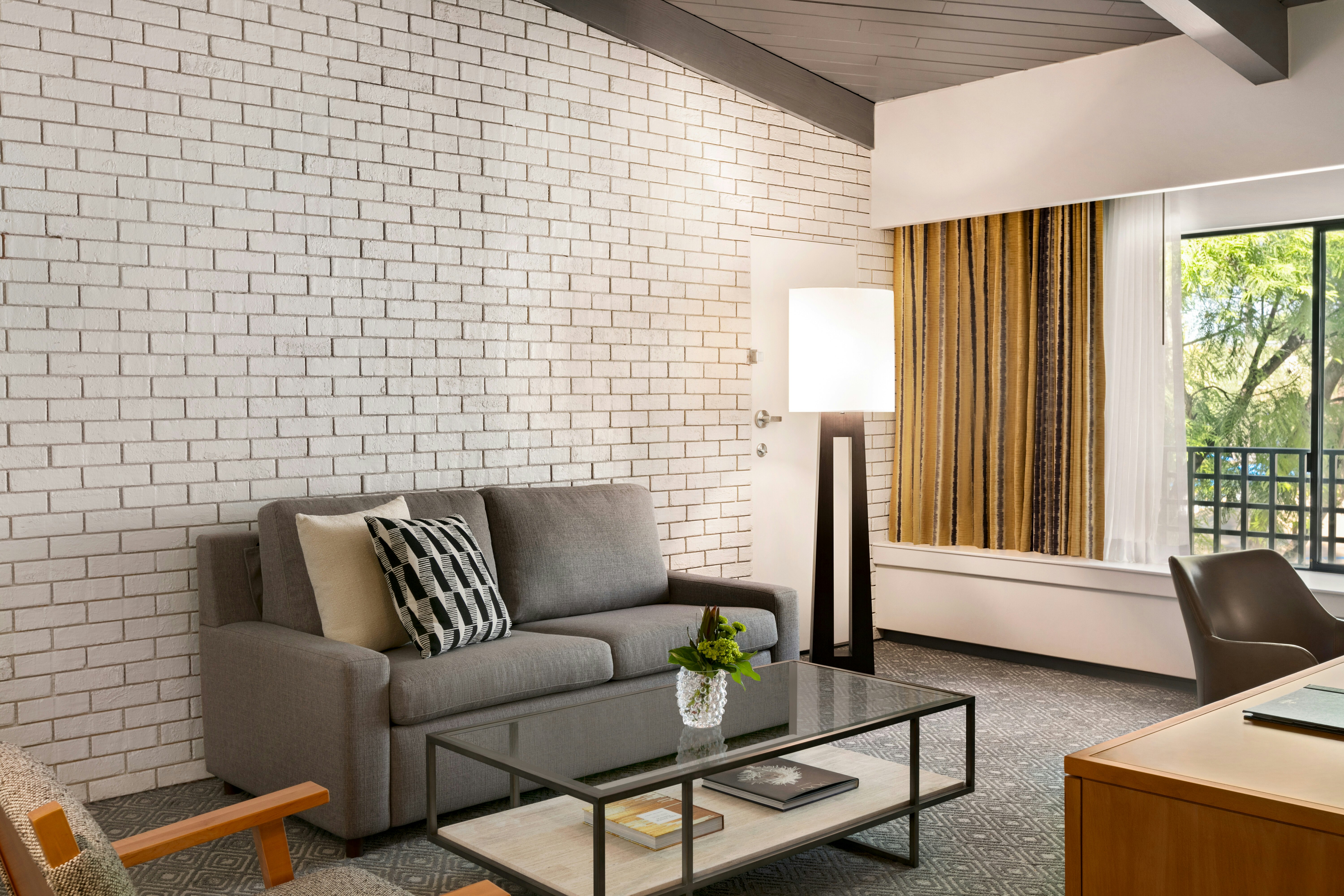 1 KING BED JR SUITE