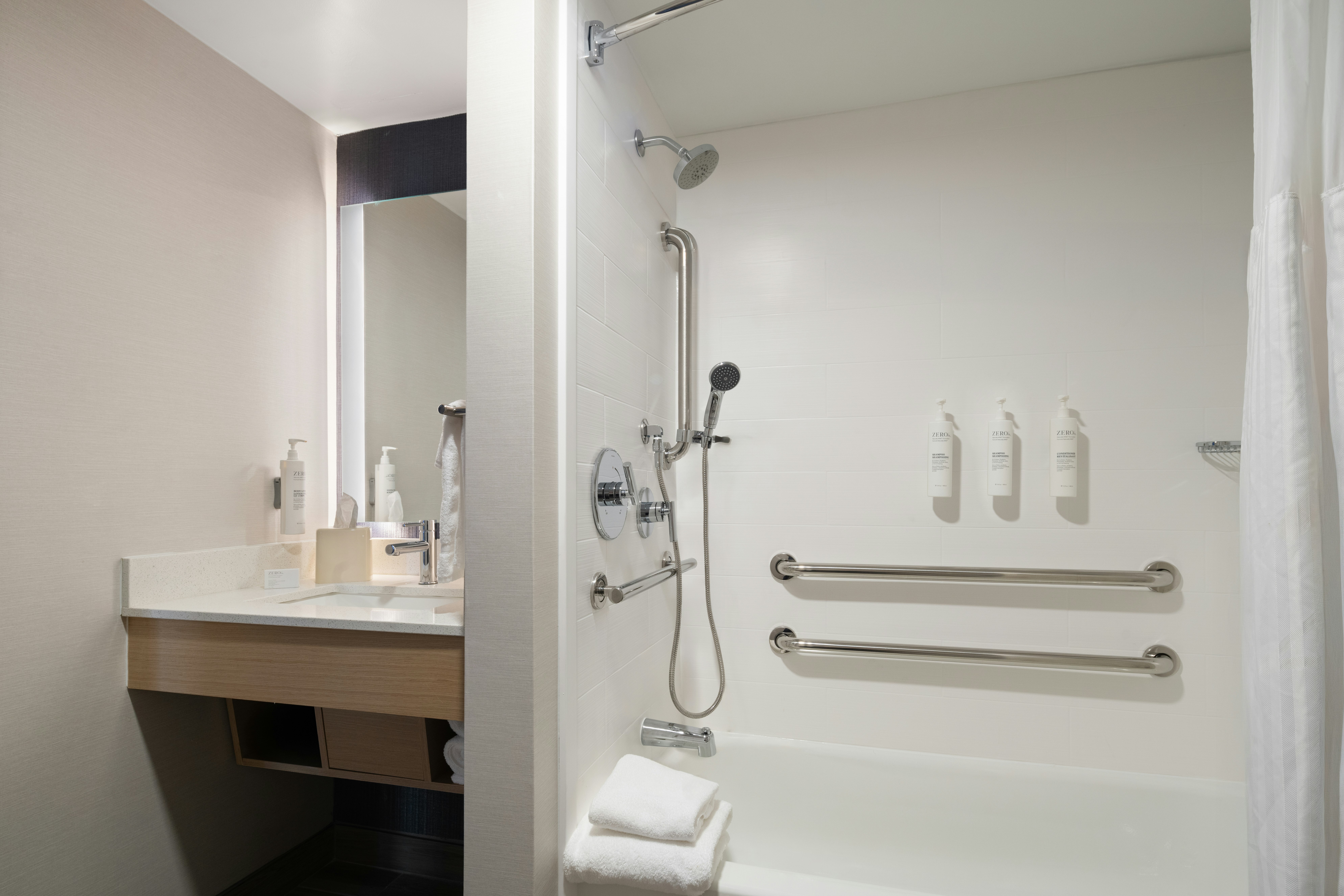 1KNG ACC DLX 1BDRM STE TUB