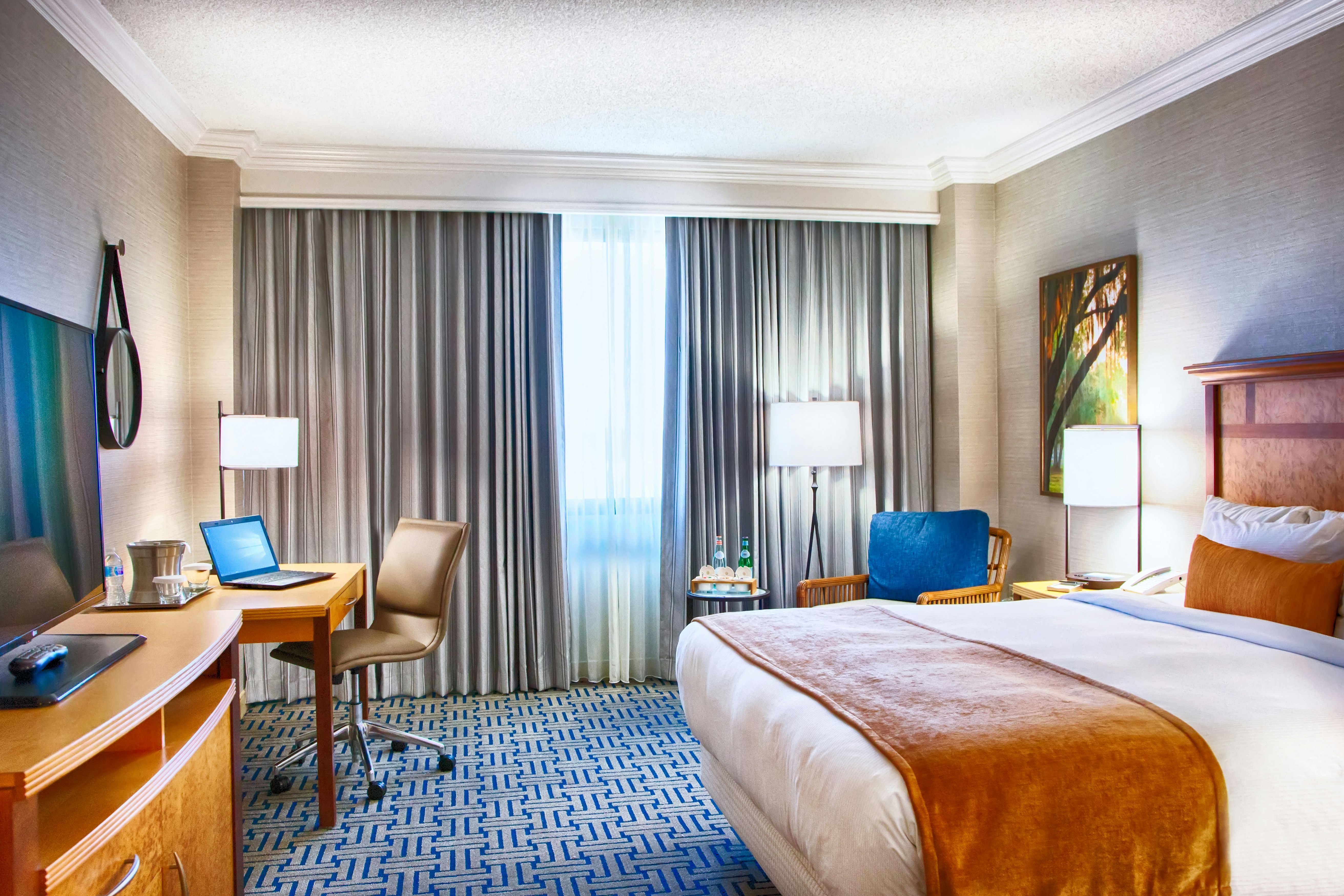 1 KING BED POOL VIEW