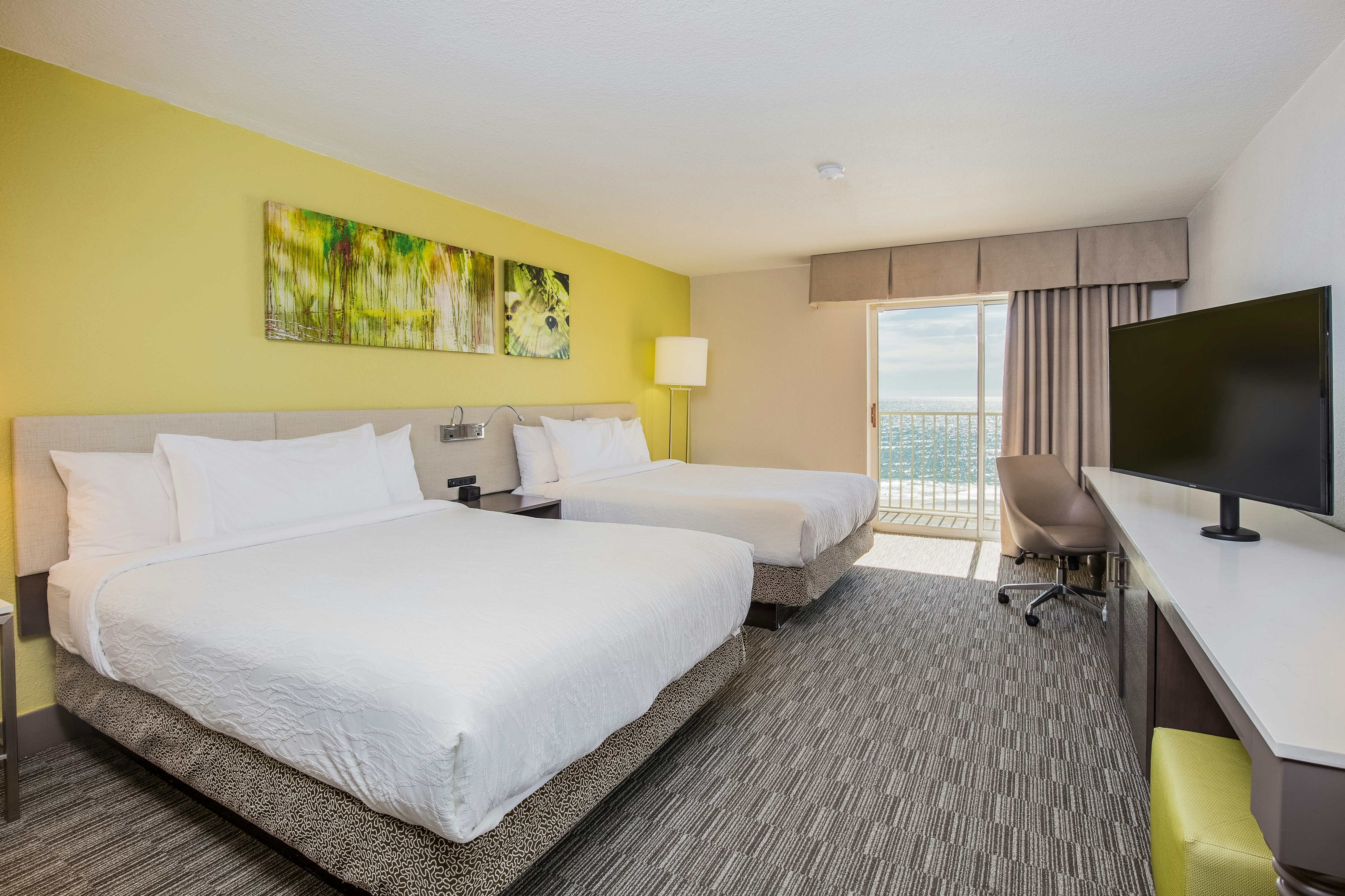 2 QUEEN BEDS - BEACHFRONT