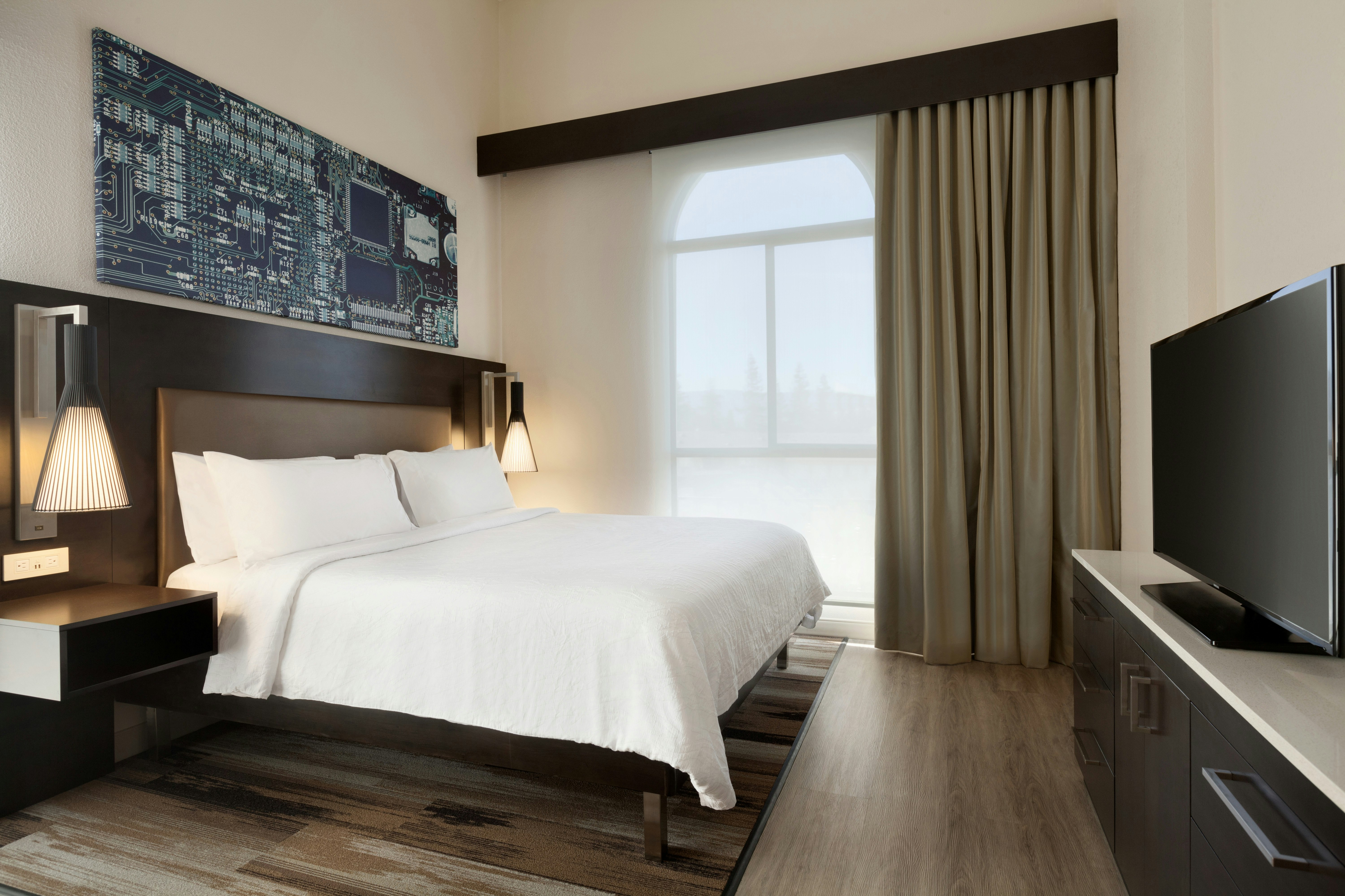 1 KING BED DELUXE SUITE