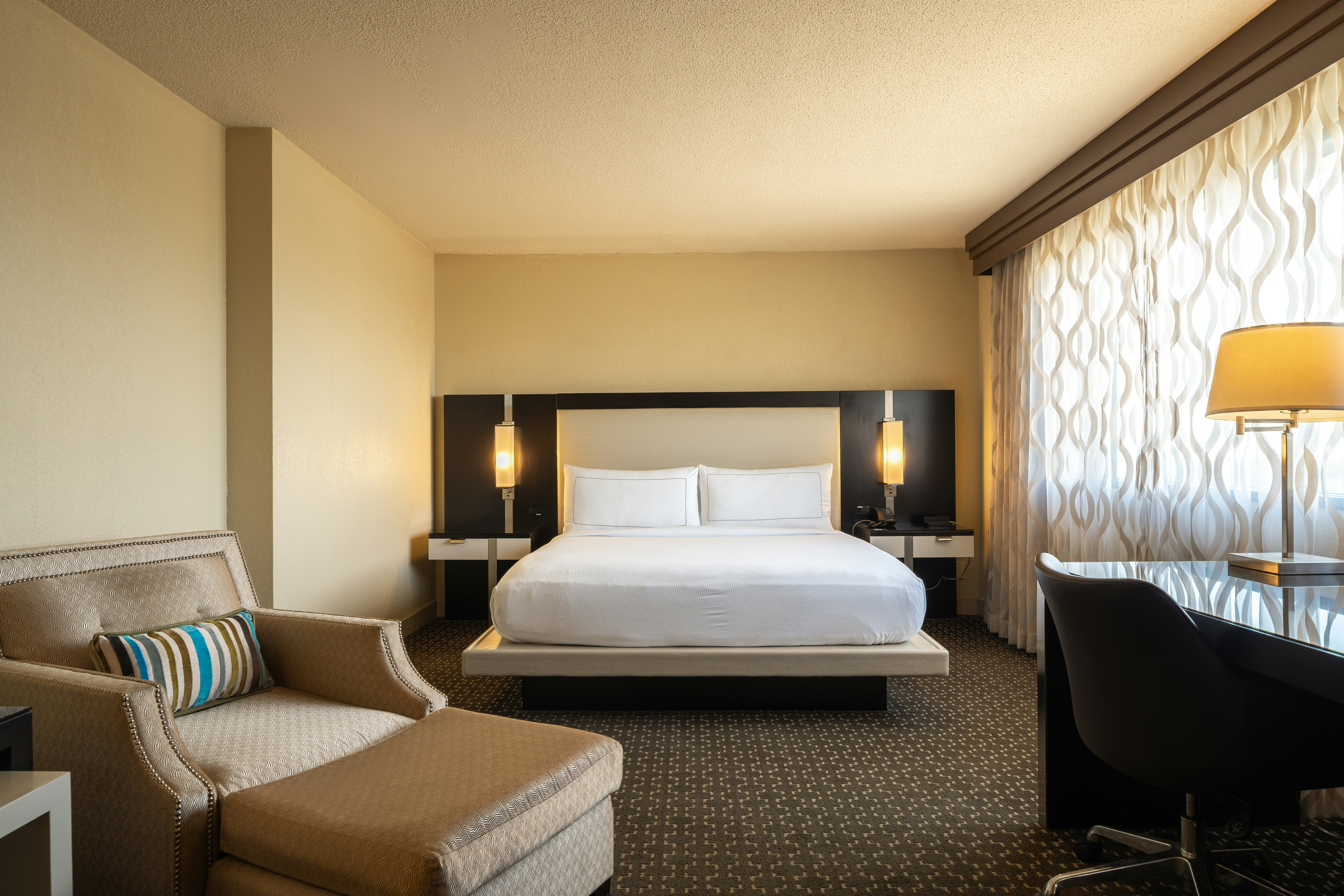 1 KING ALCOVE SUITE NOSMOK