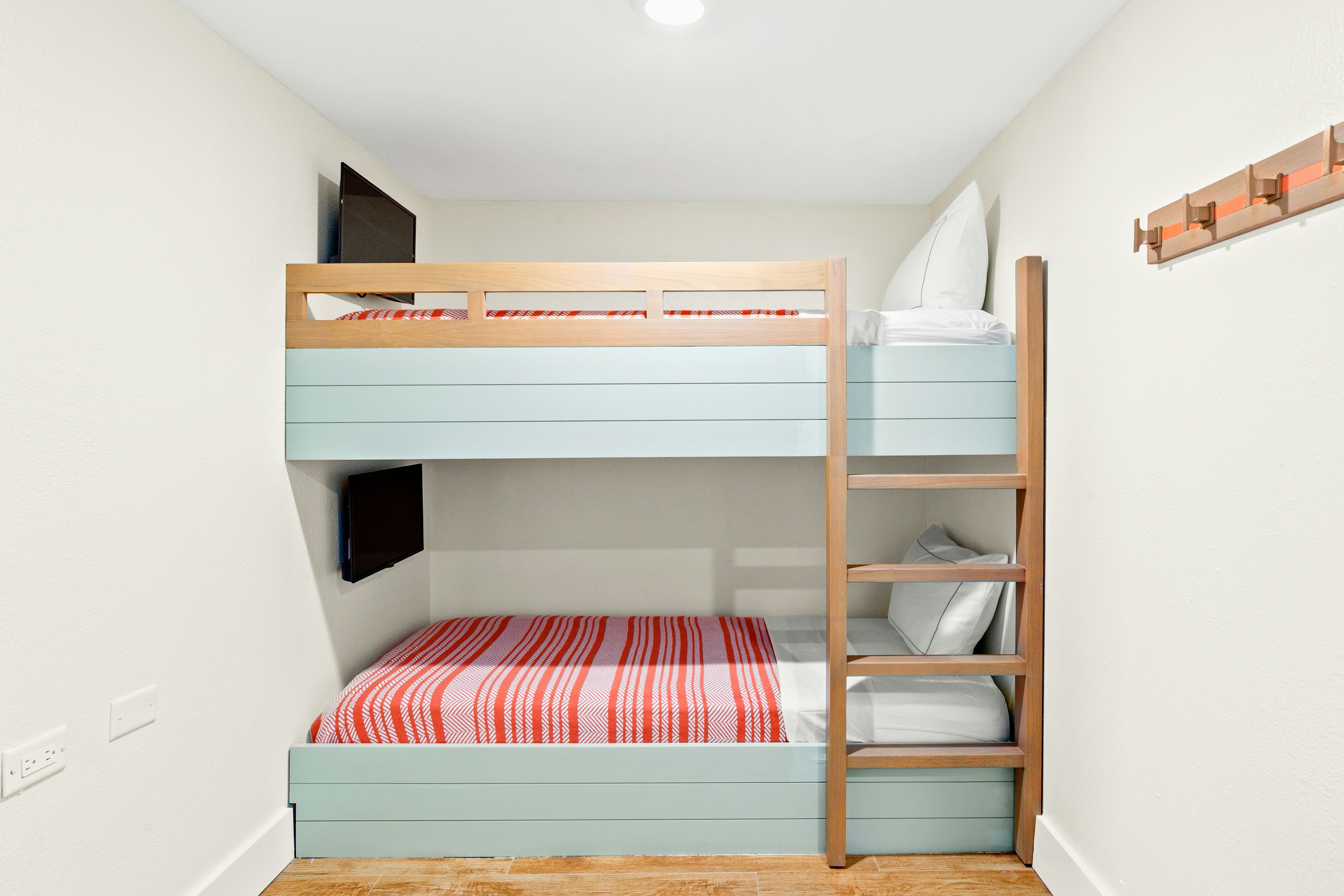 1 KNG DLX 1 BDRM FAMLY STE