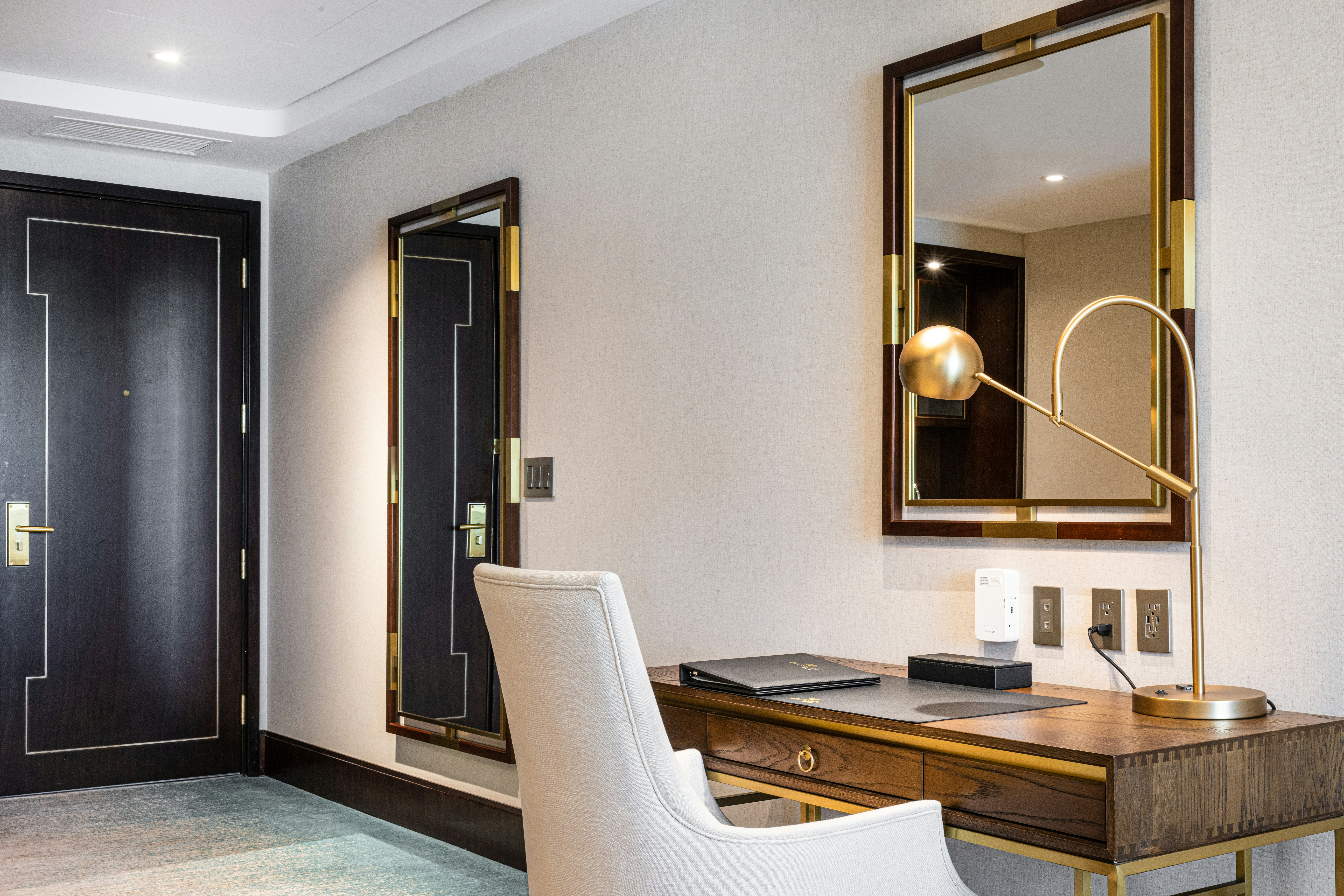 Blossom Hotel Houston, Curio Collection by Hilton