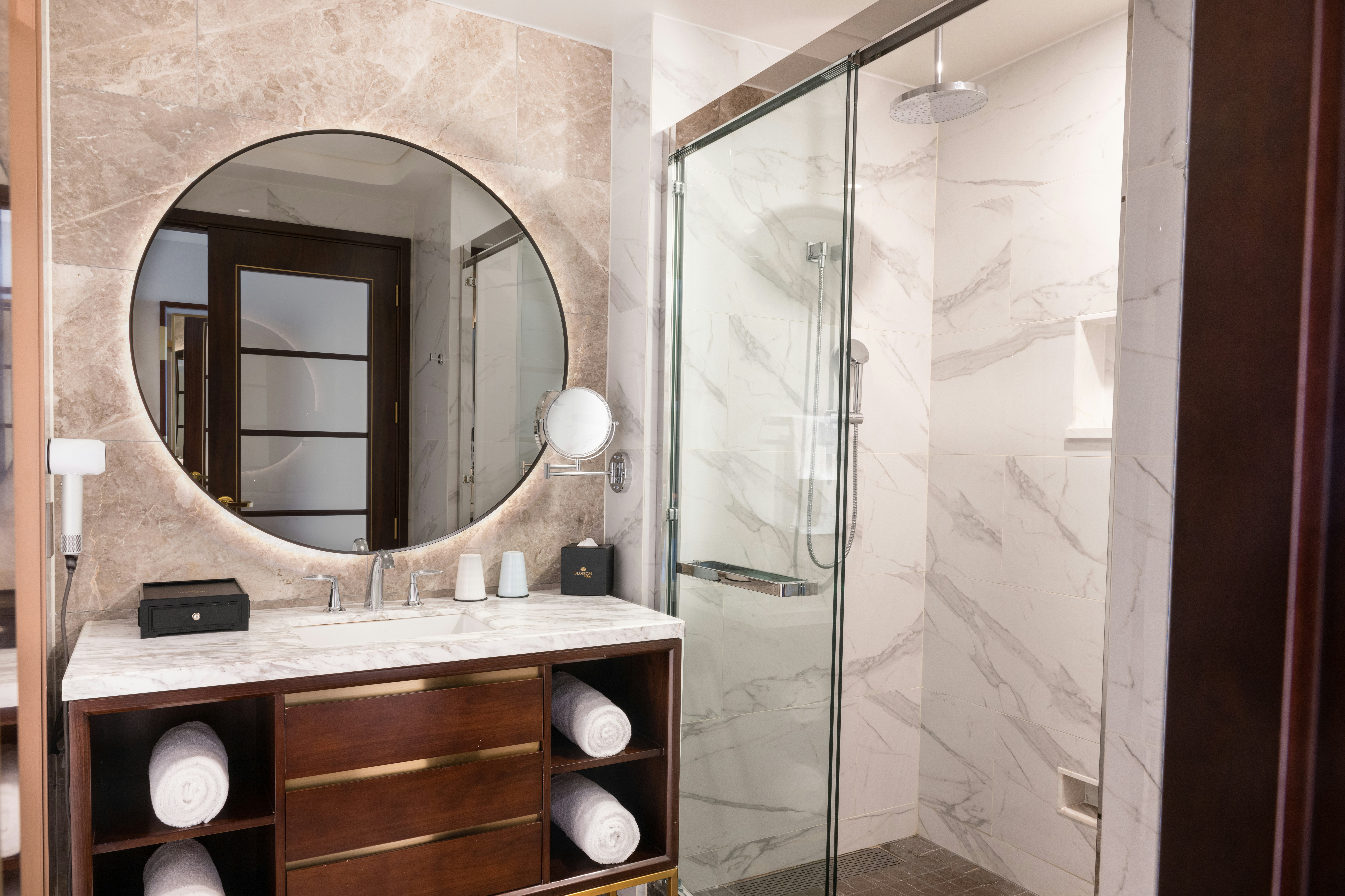 Blossom Hotel Houston, Curio Collection by Hilton
