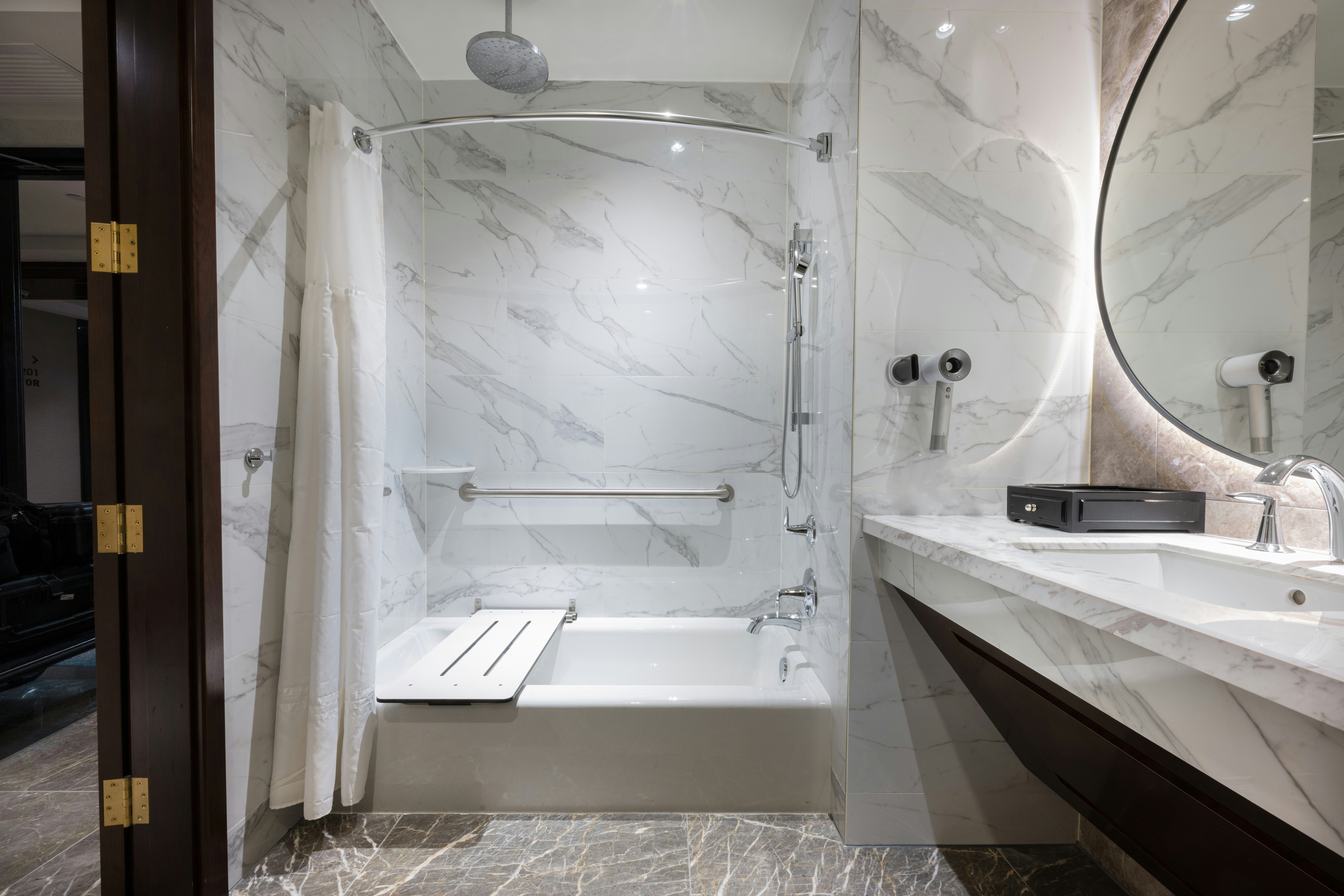 Blossom Hotel Houston, Curio Collection by Hilton