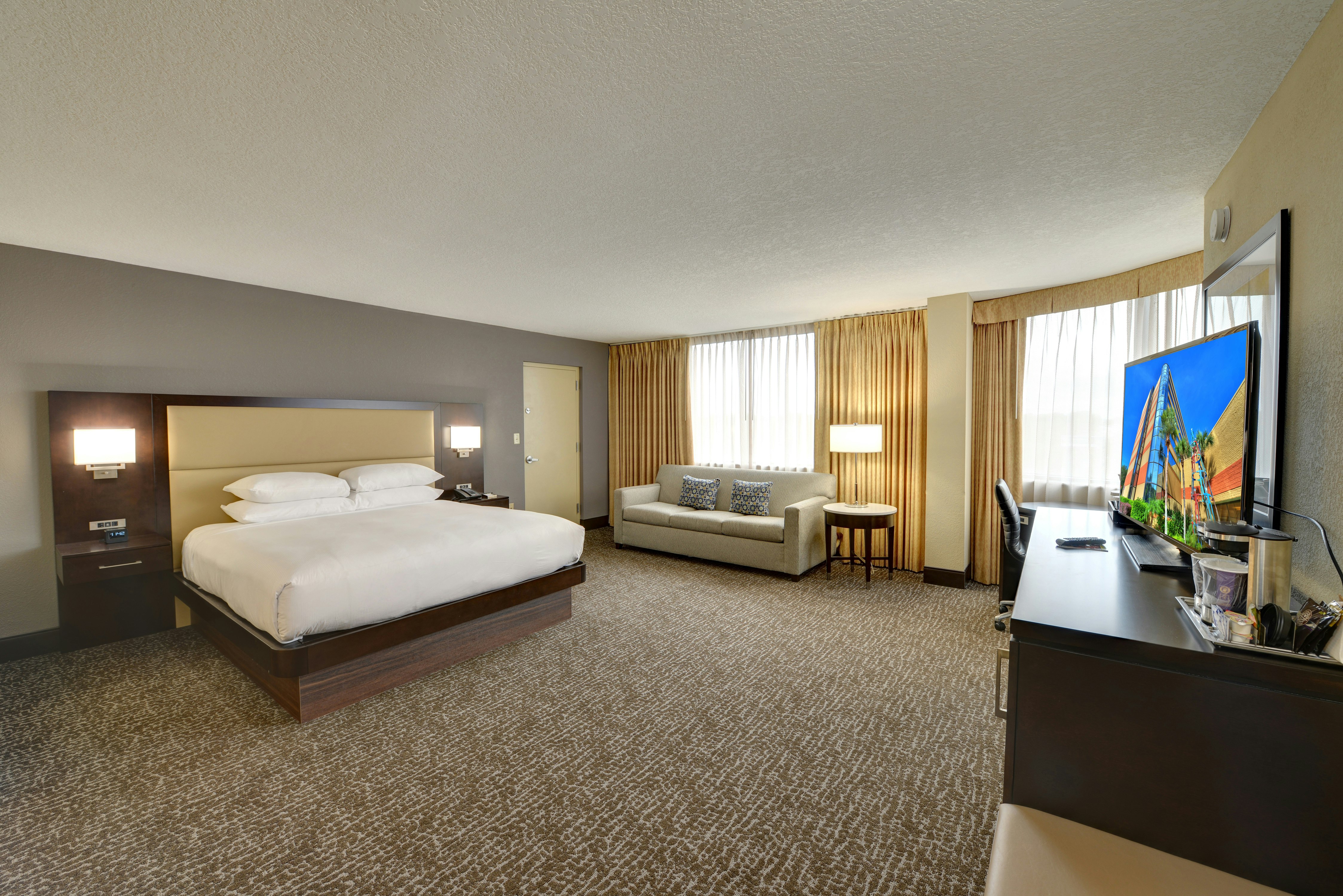 1 KING CORNER ROOM