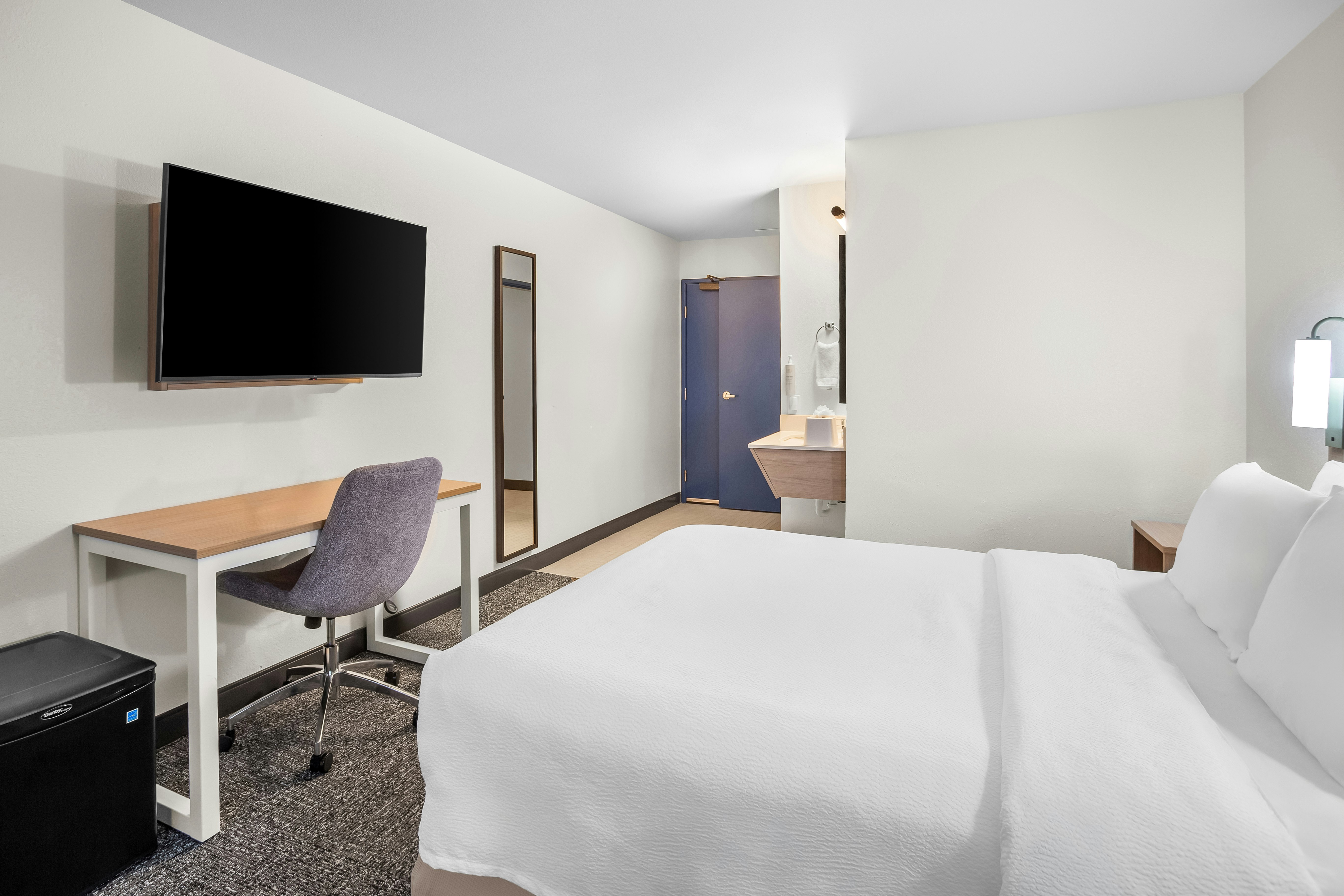 1 KING BED MOB ACCESS TUB