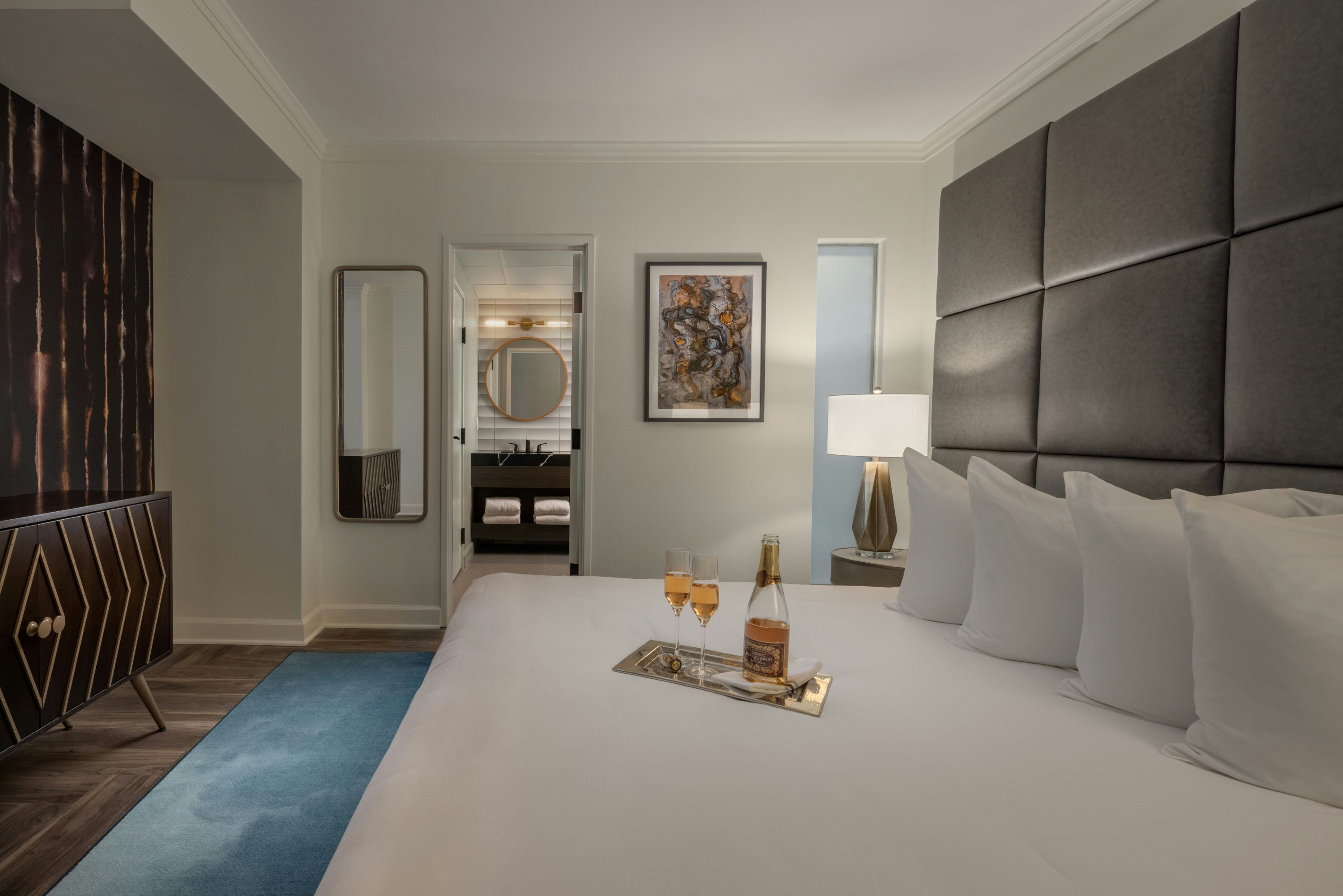 1 KING BED JR SUITE