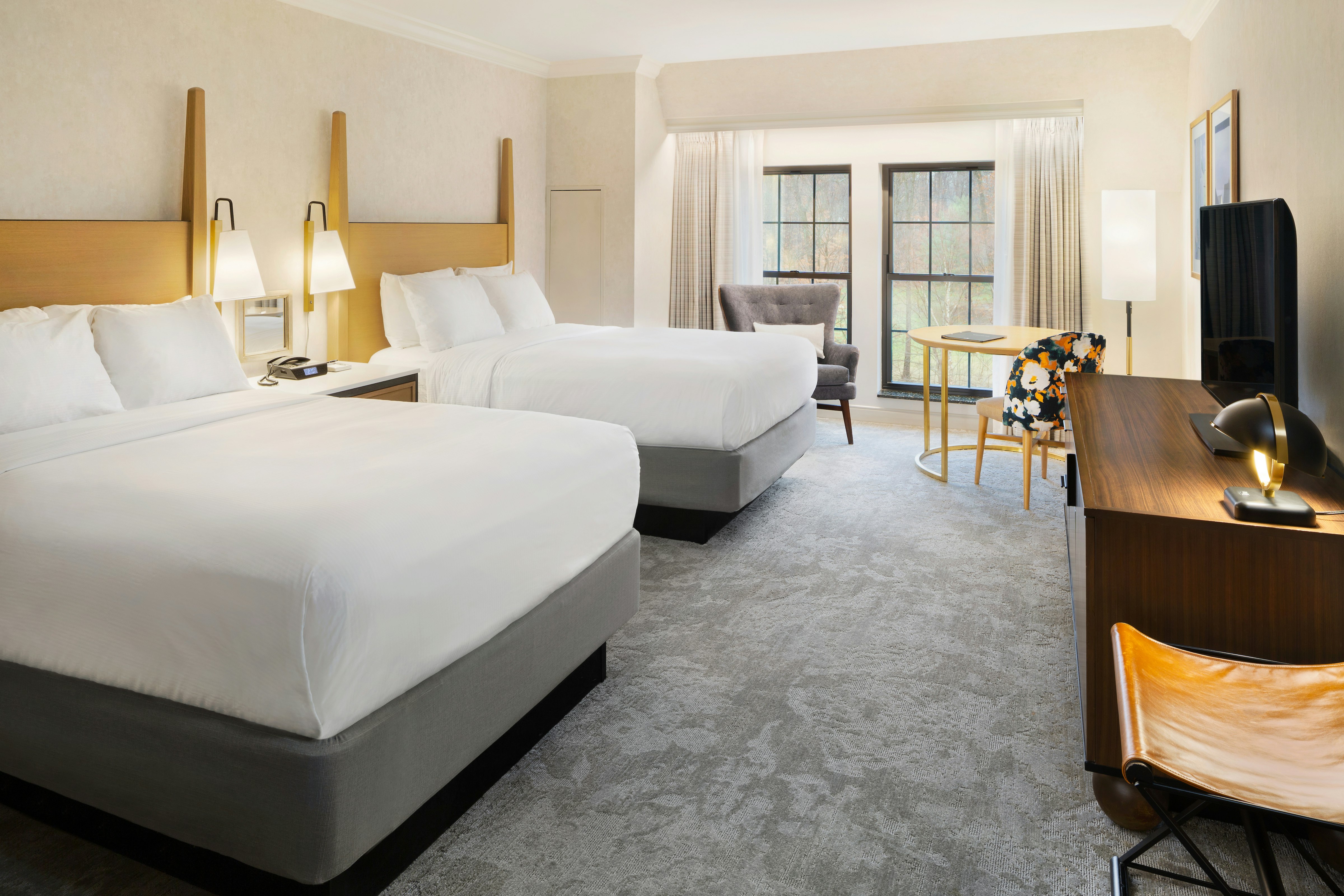 2 DOUBLE BEDS