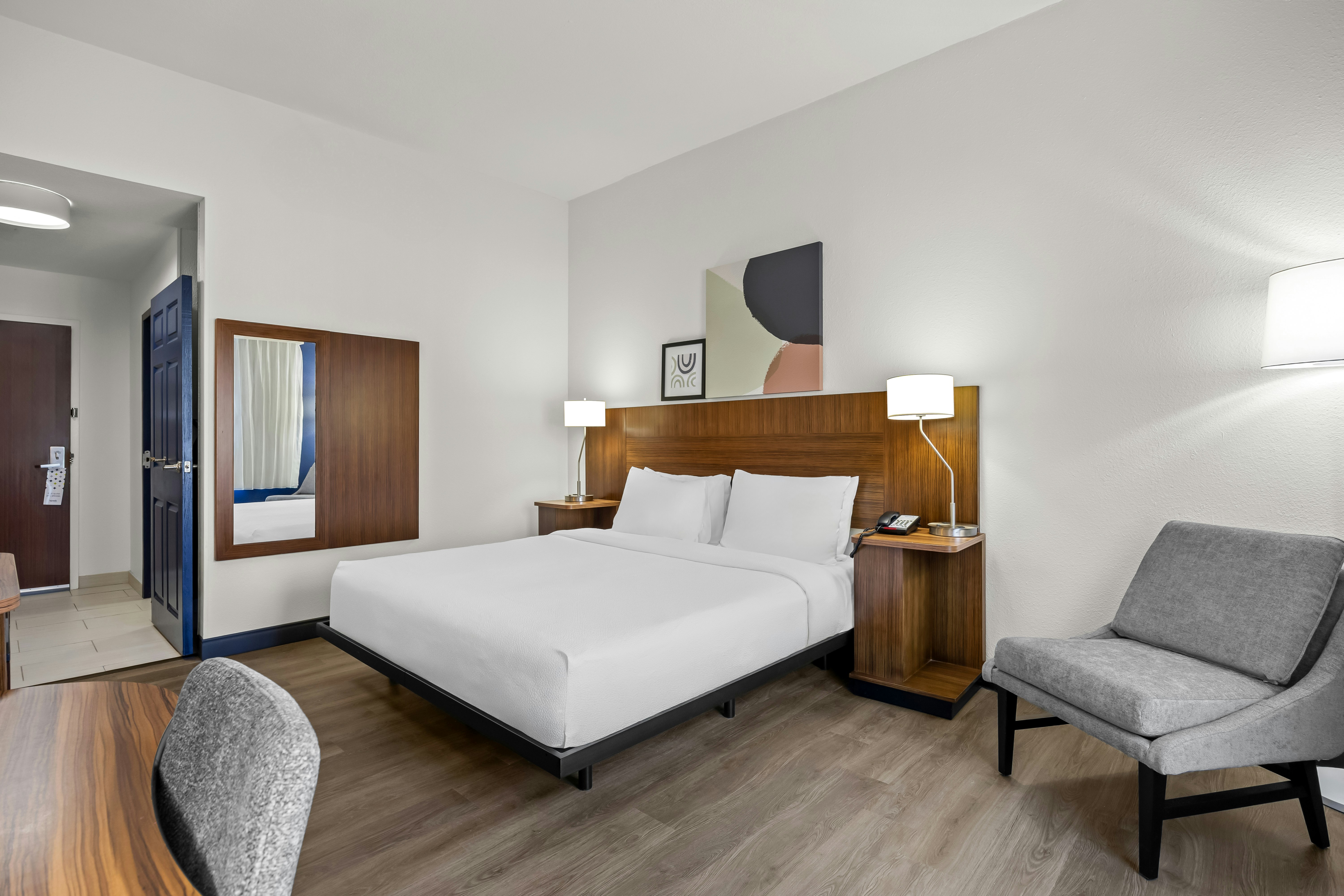 1 KING BED MOB ACCESS TUB