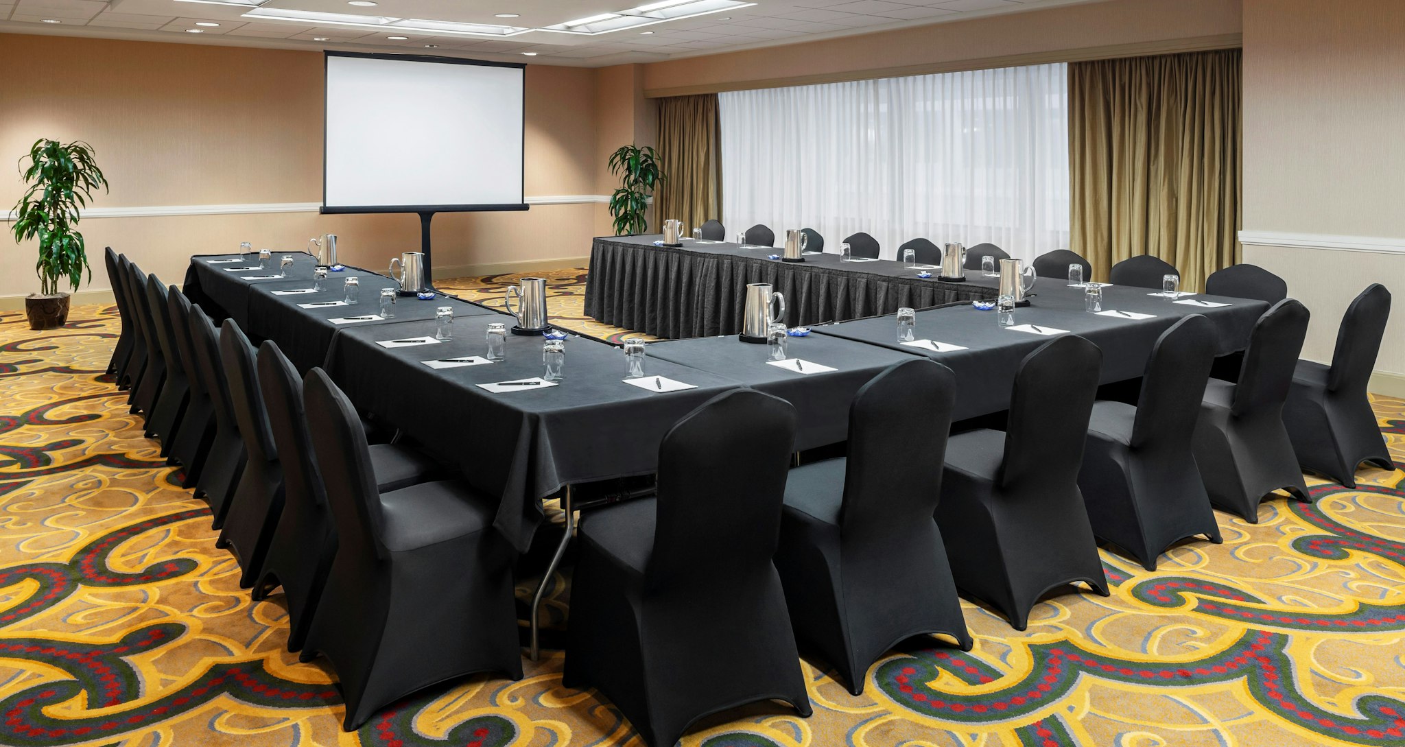 Hilton Indianapolis Hotel & Suites
