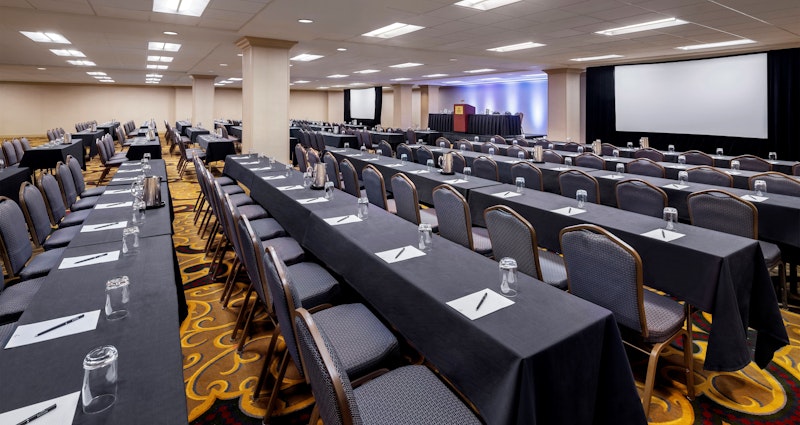 Hilton Indianapolis Hotel & Suites
