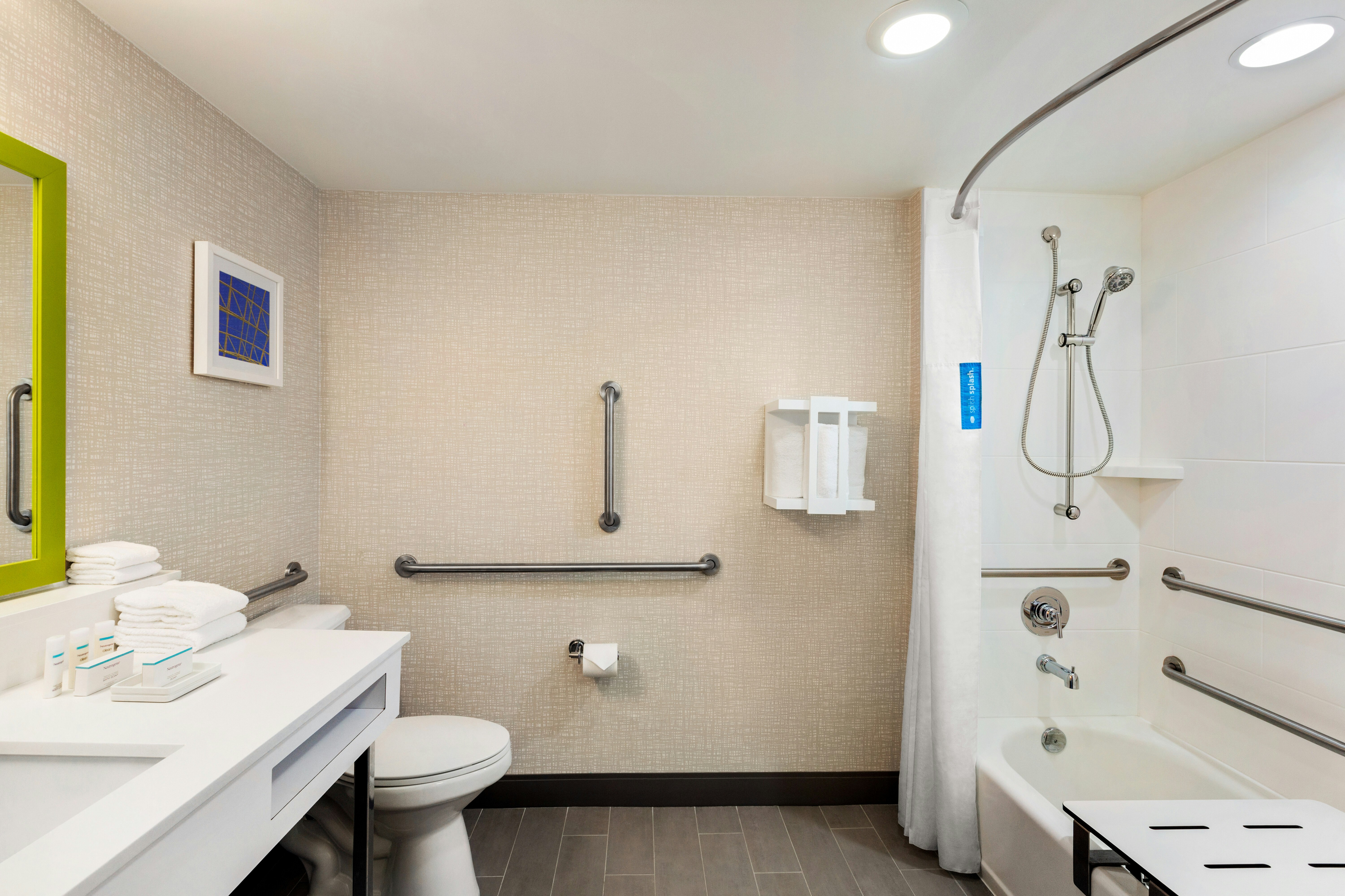 2 DOUBLE ACCESSIBLE TUB
