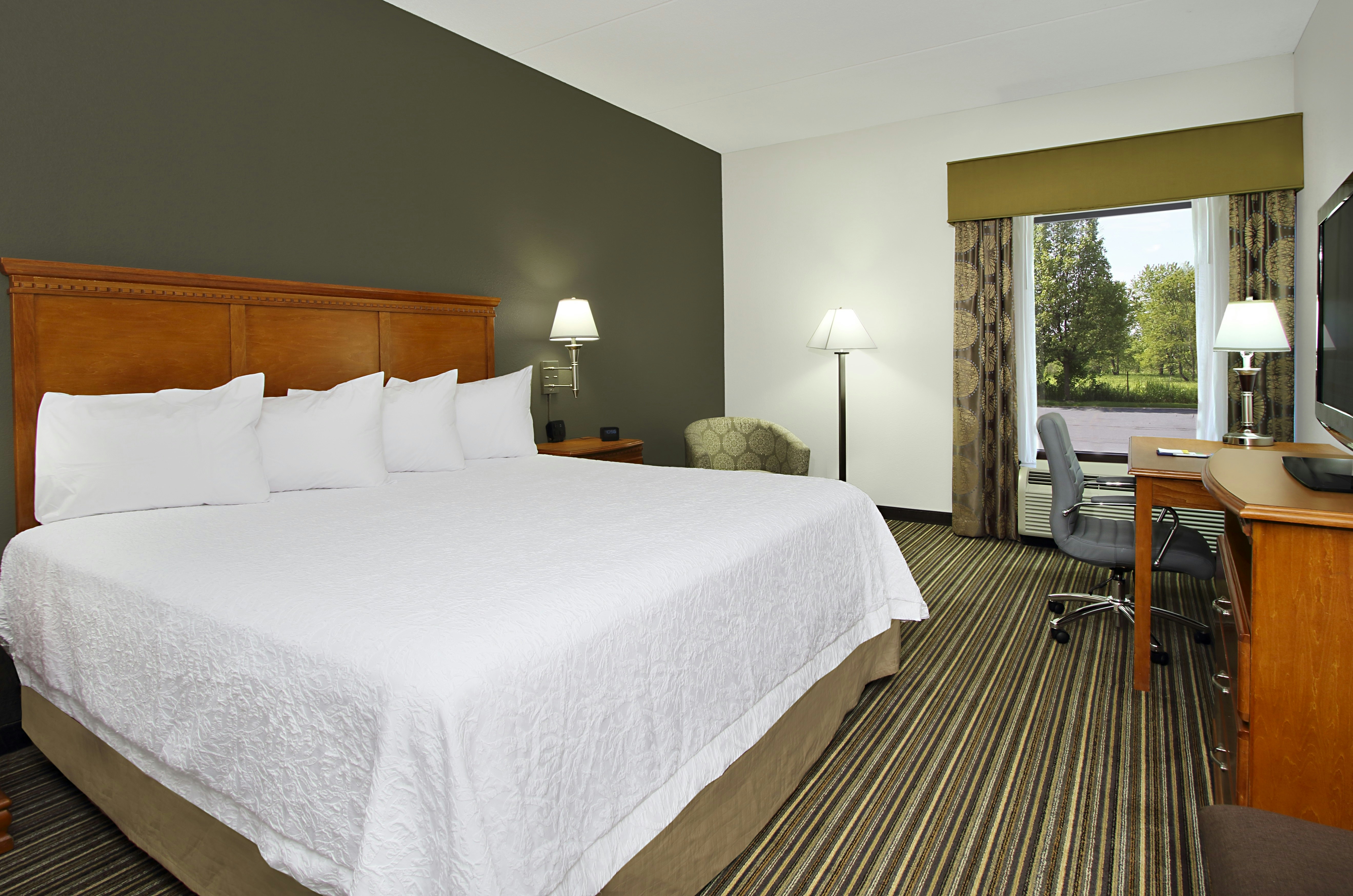 1 KING BED NONSMOKING