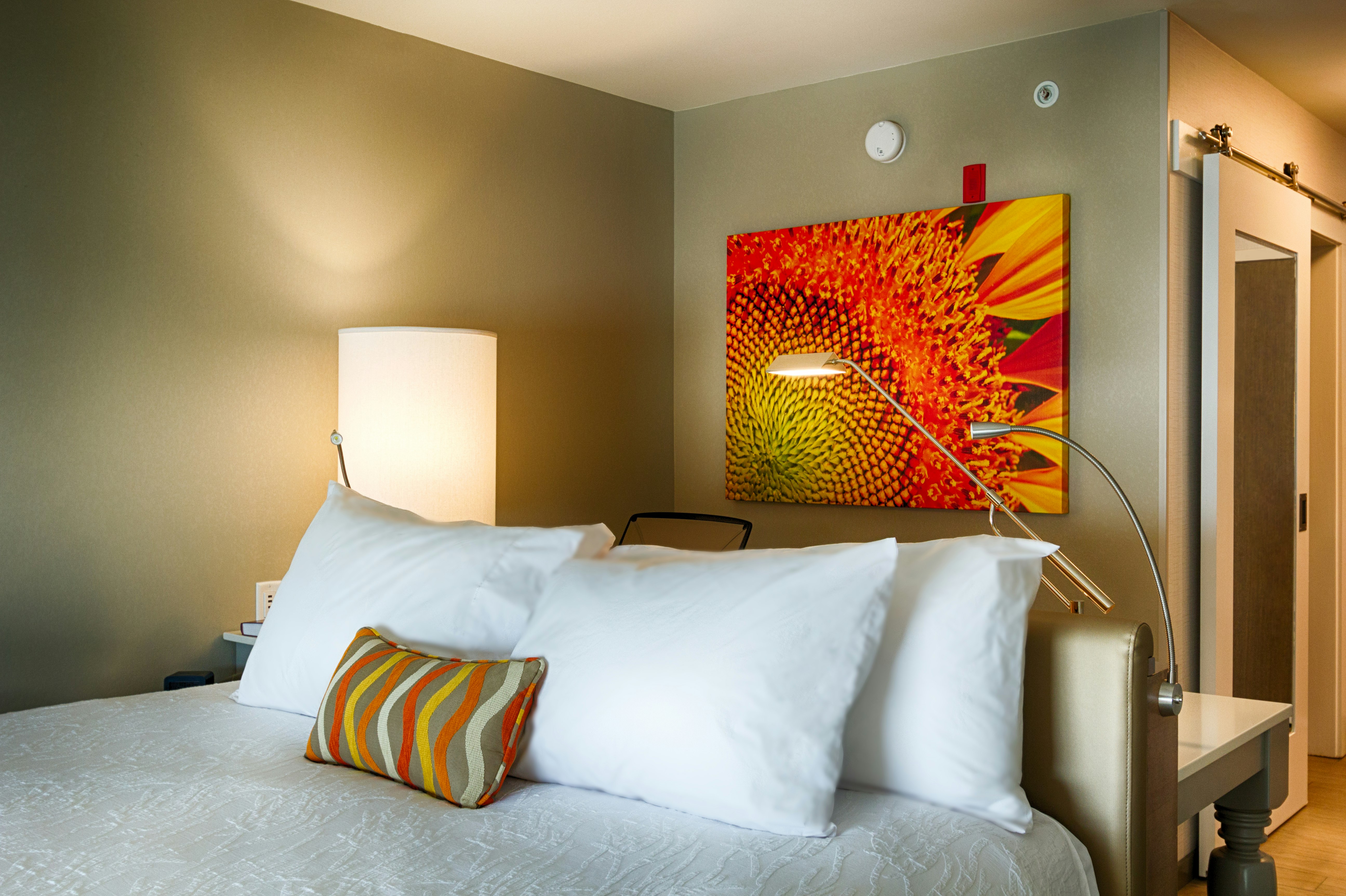 1 KING BED DELUXE