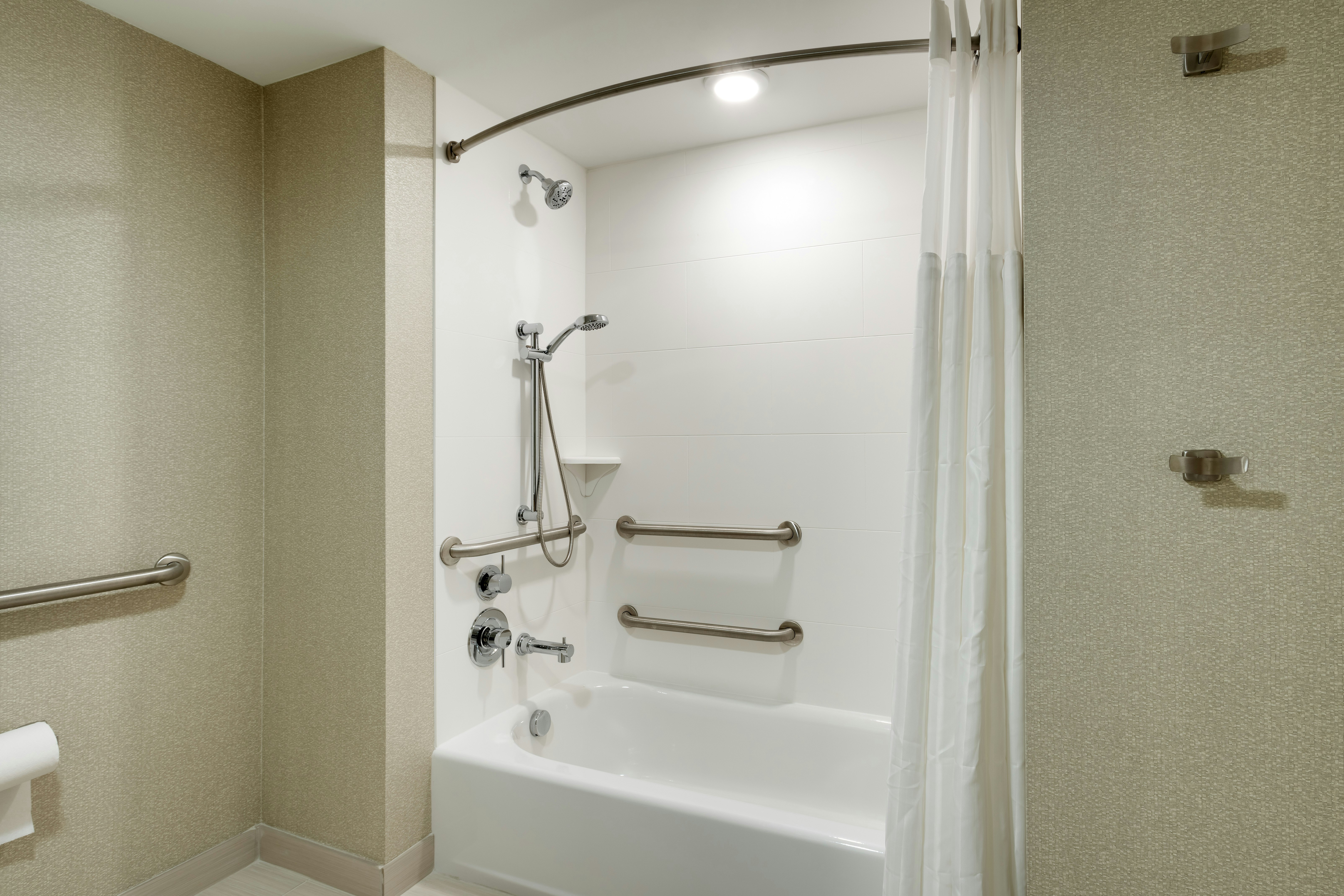 1 KING ACC RM W/BATHTUB PR