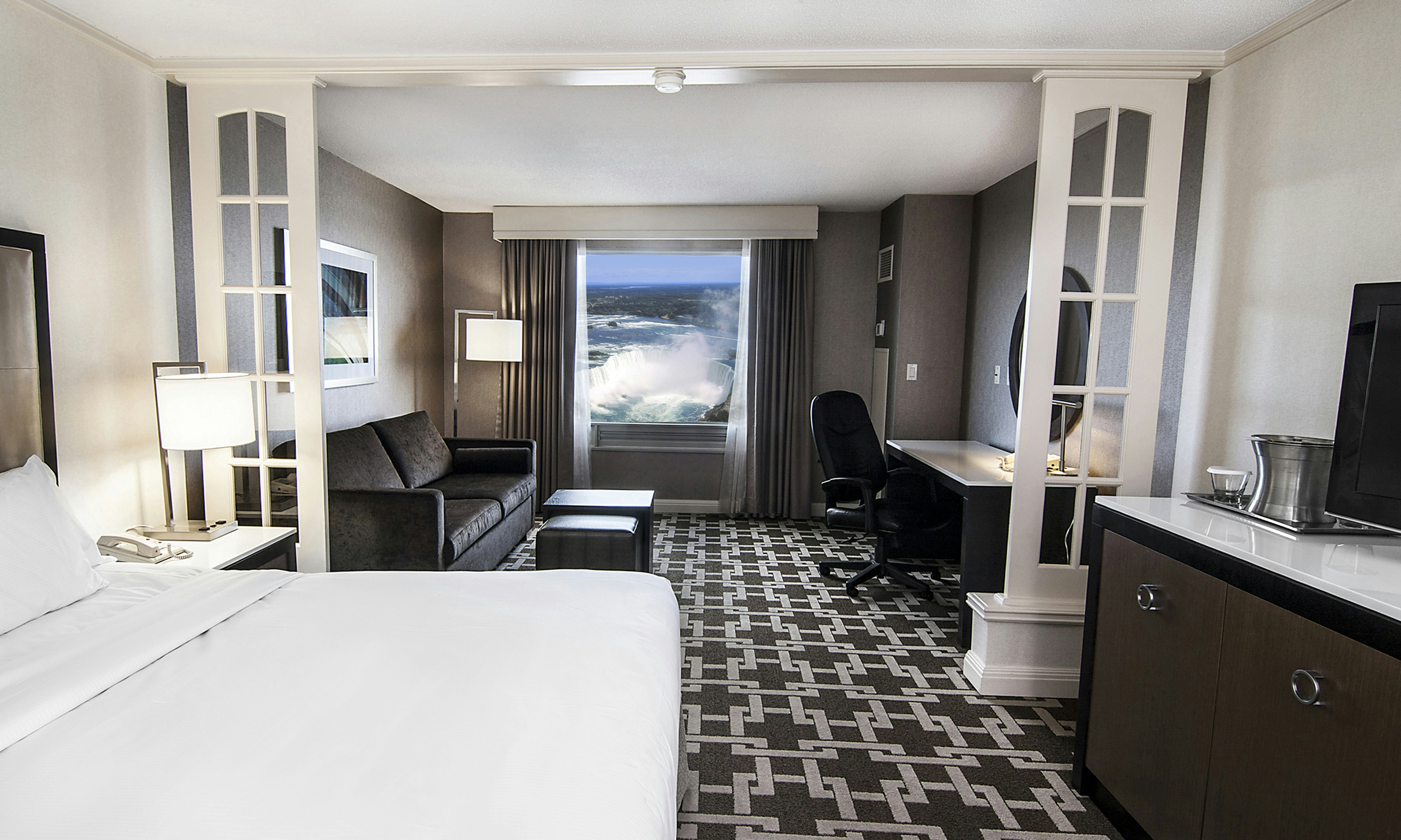 Hilton Niagara Falls/Fallsview Hotel & Suites