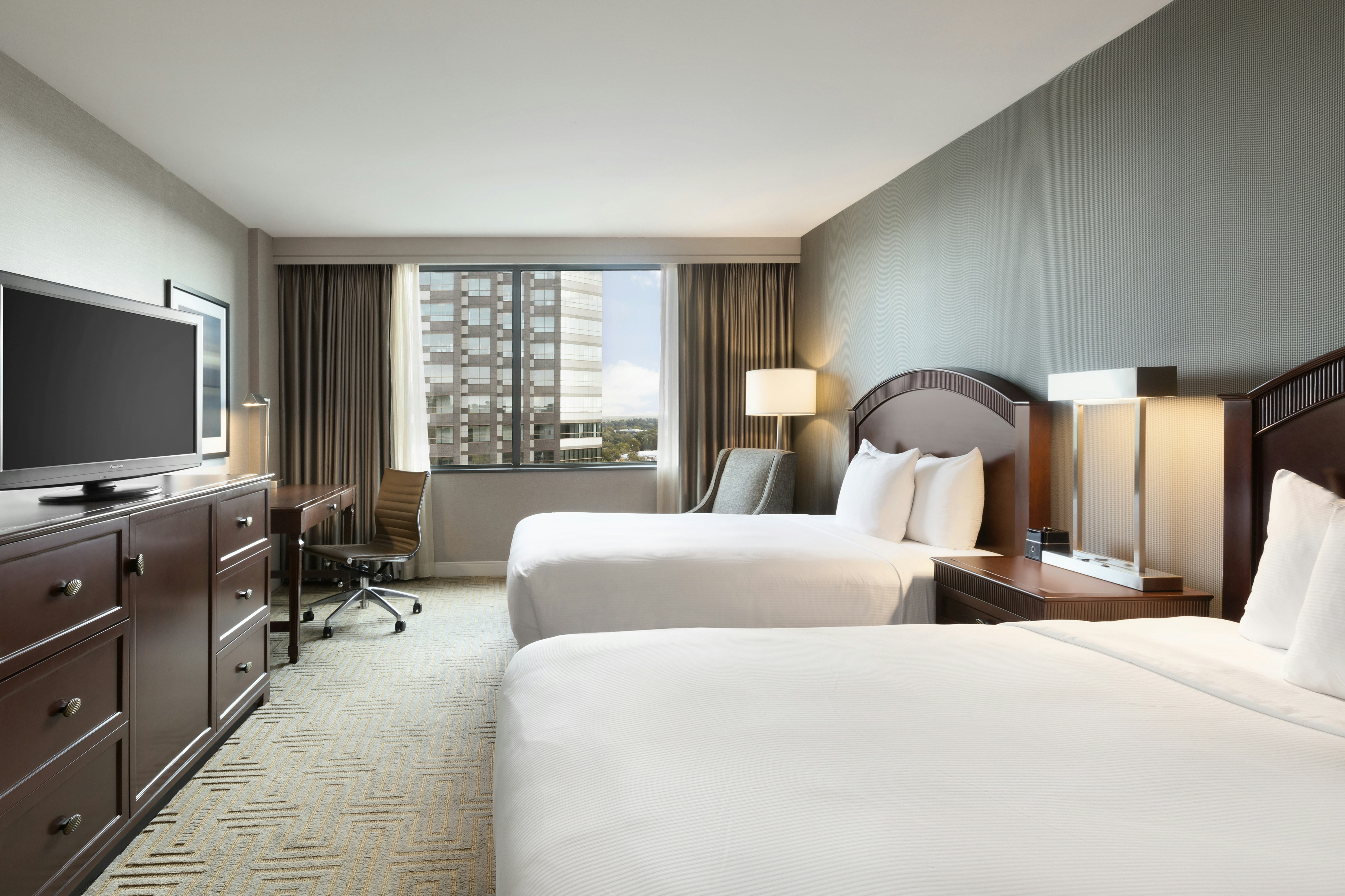 Hilton East Brunswick Hotel & Executive Meeting Center
