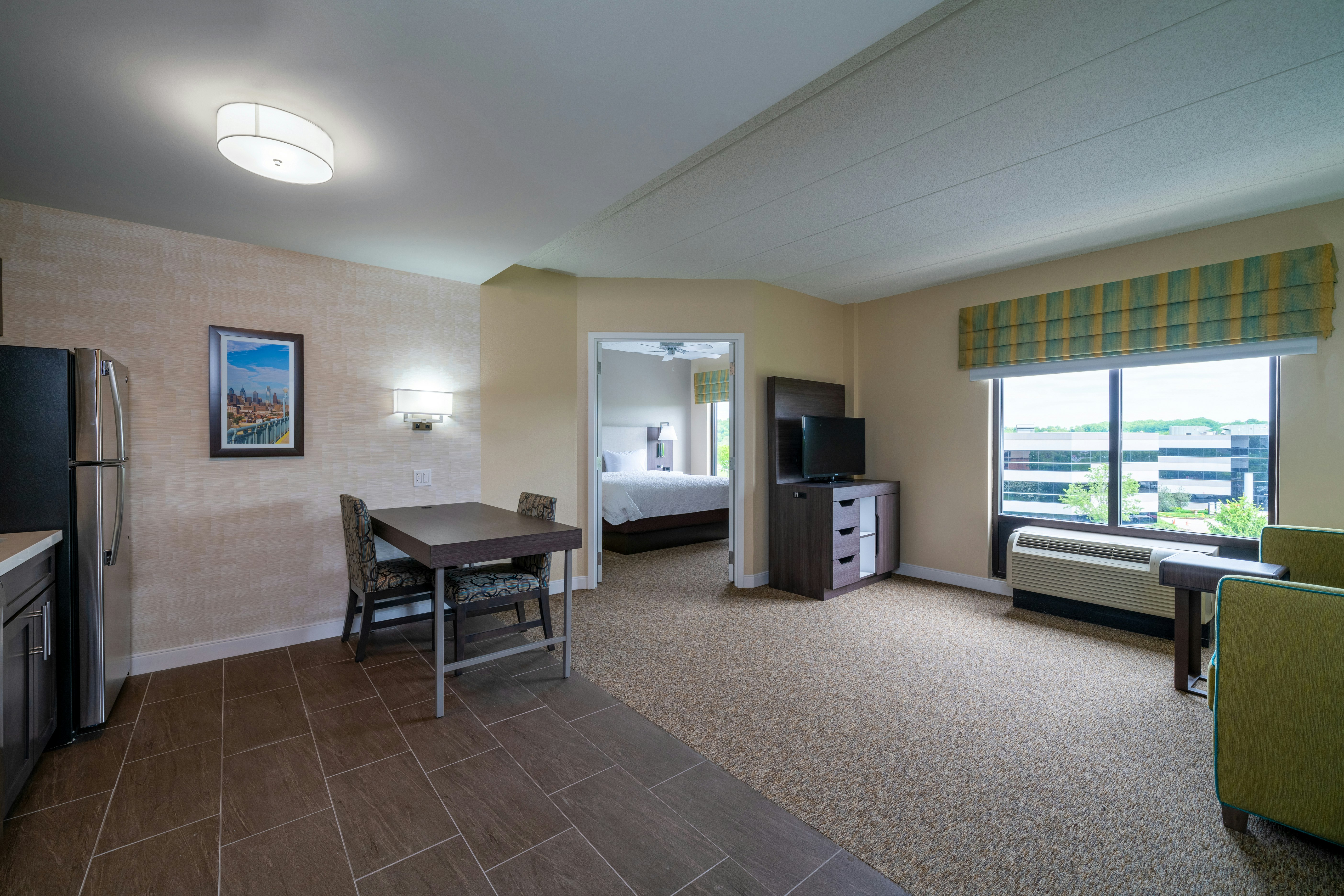 1 KING 2 ROOM SUITE NS
