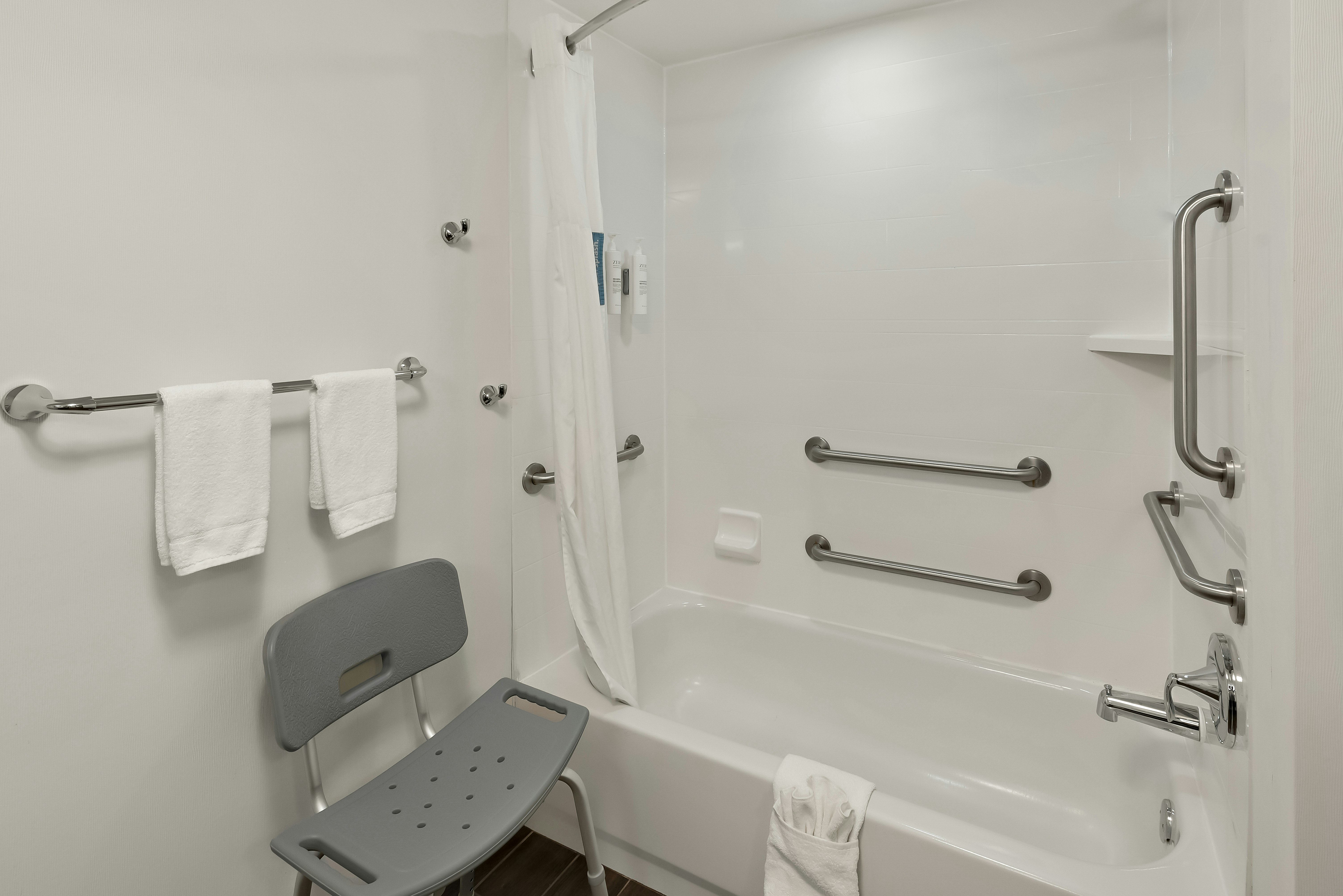 1 KNG ACCESSIBLE TUB NS
